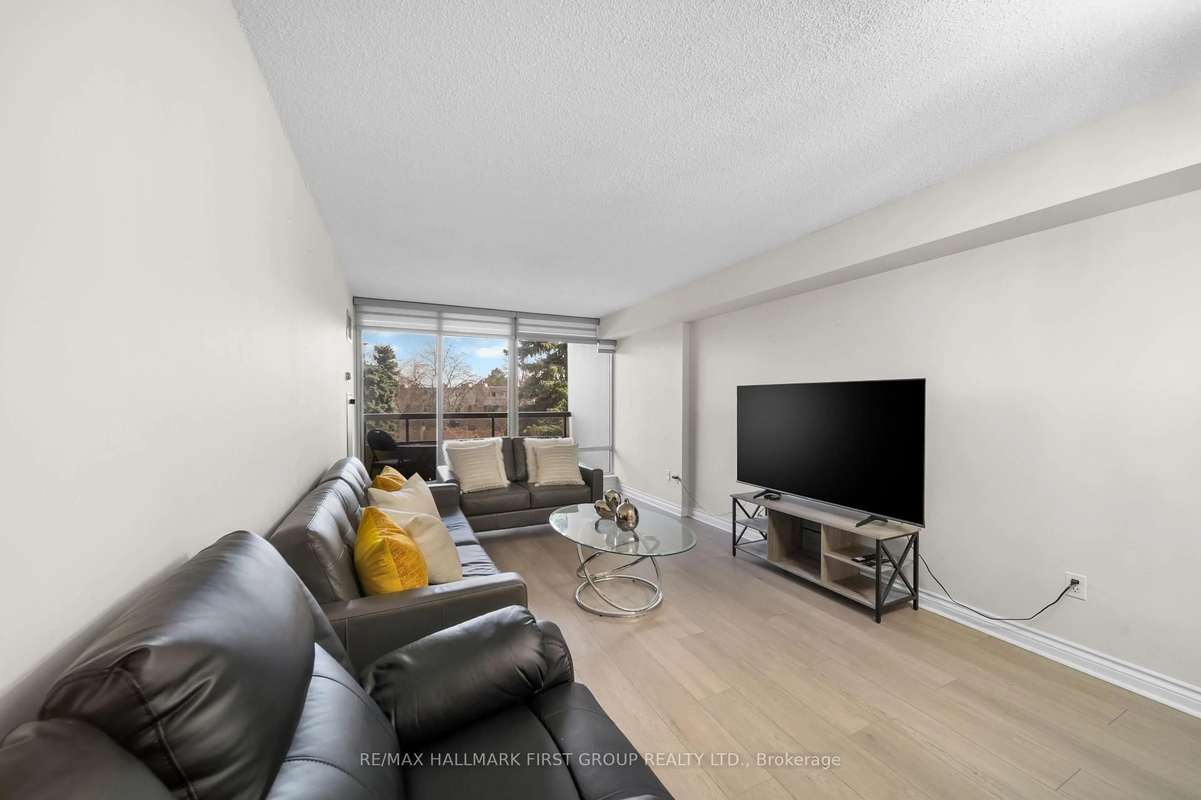 Living room with furniture, unknown for 1200 Don Mills Rd #303, Toronto Ontario M3B 3N8