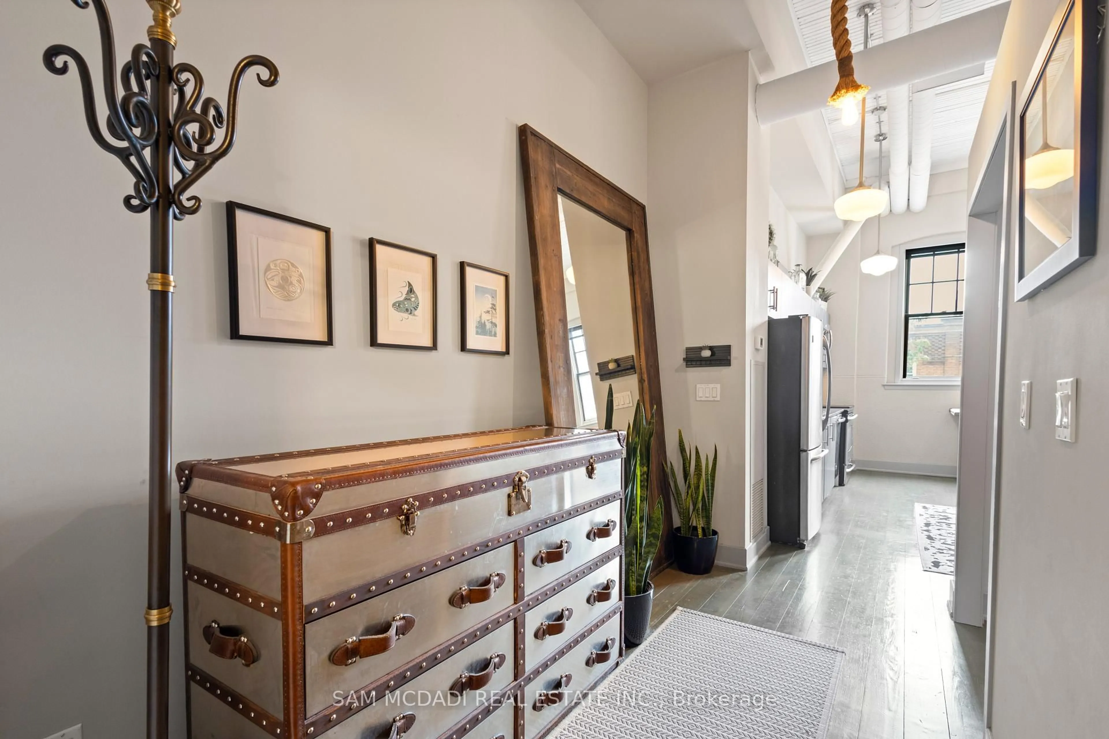 Indoor foyer for 183 Dovercourt Rd #204, Toronto Ontario M6J 3C1