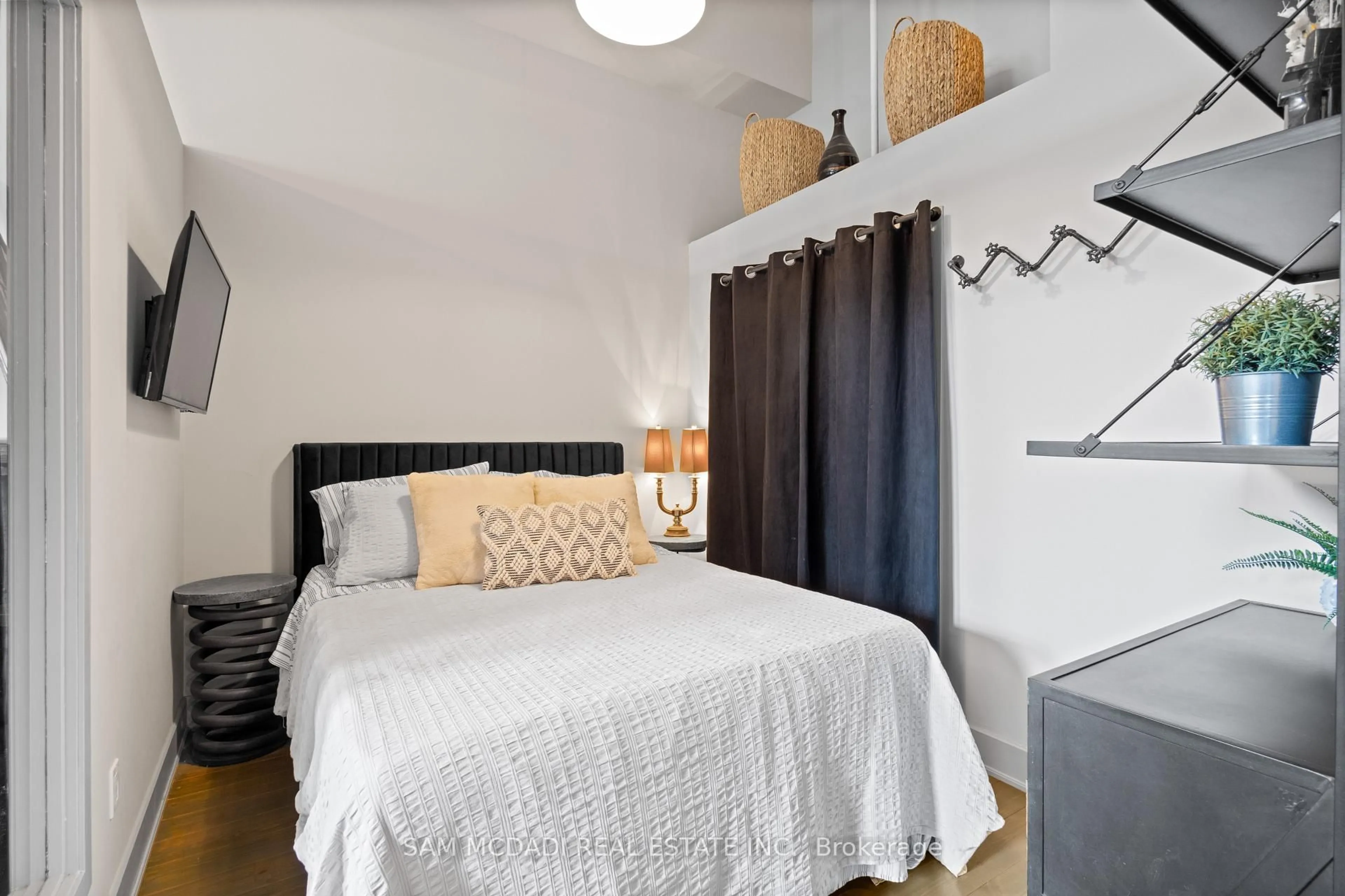 Bedroom with bed, unknown for 183 Dovercourt Rd #204, Toronto Ontario M6J 3C1