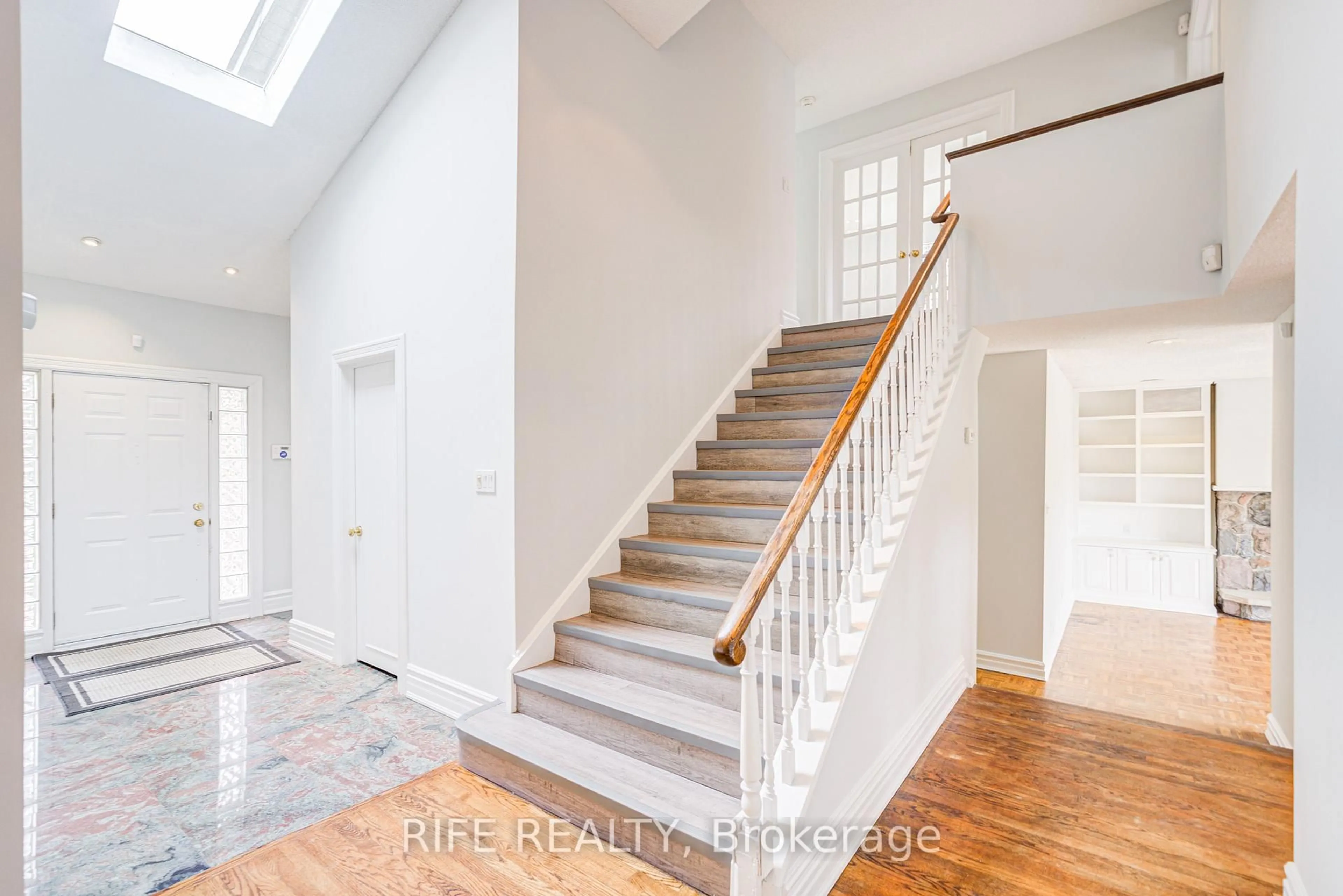 Indoor entryway for 17 Bramble Dr, Toronto Ontario M3B 2E9