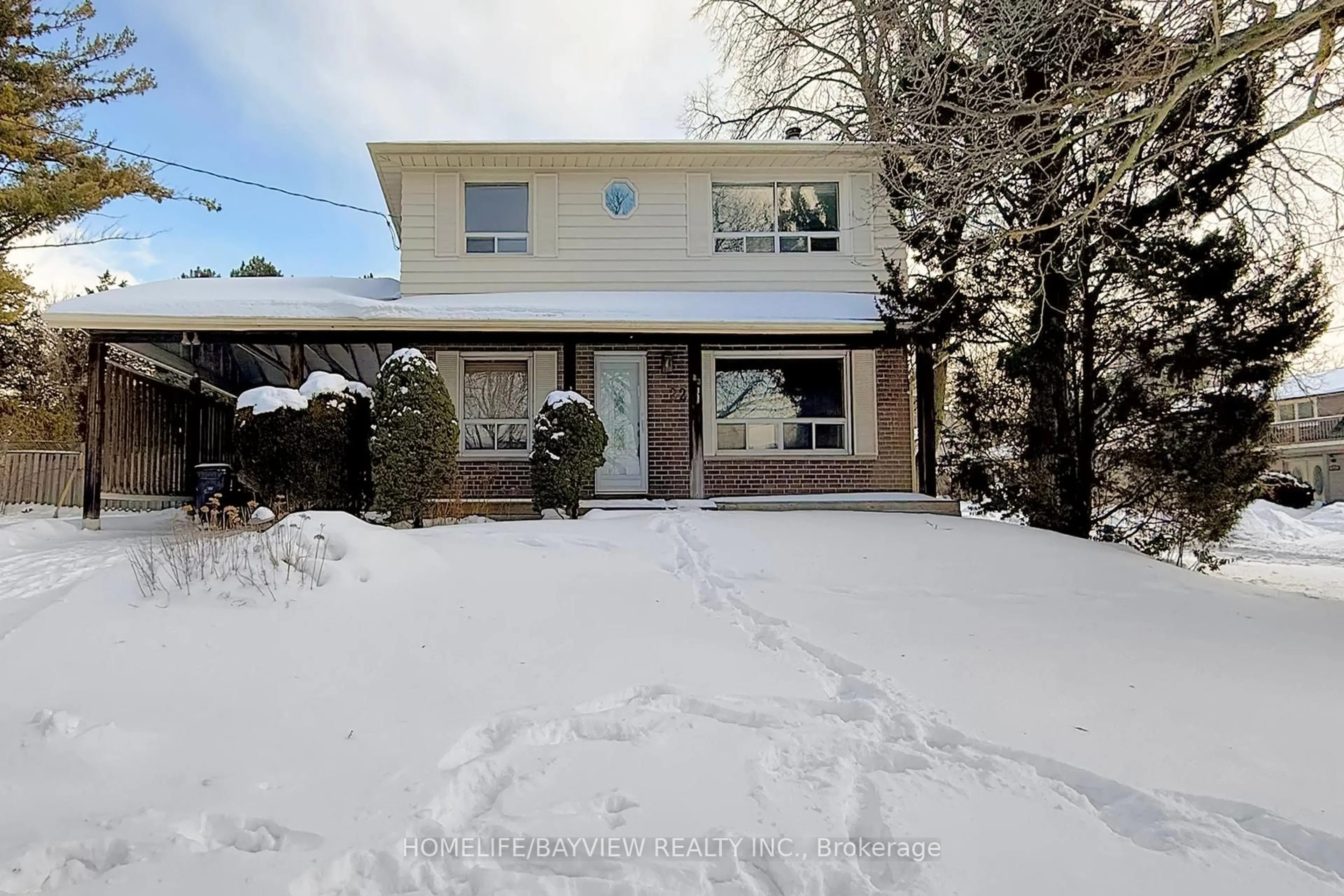 A pic from outside/outdoor area/front of a property/back of a property/a pic from drone, street for 22 Marowyne Dr, Toronto Ontario M2J 2A4