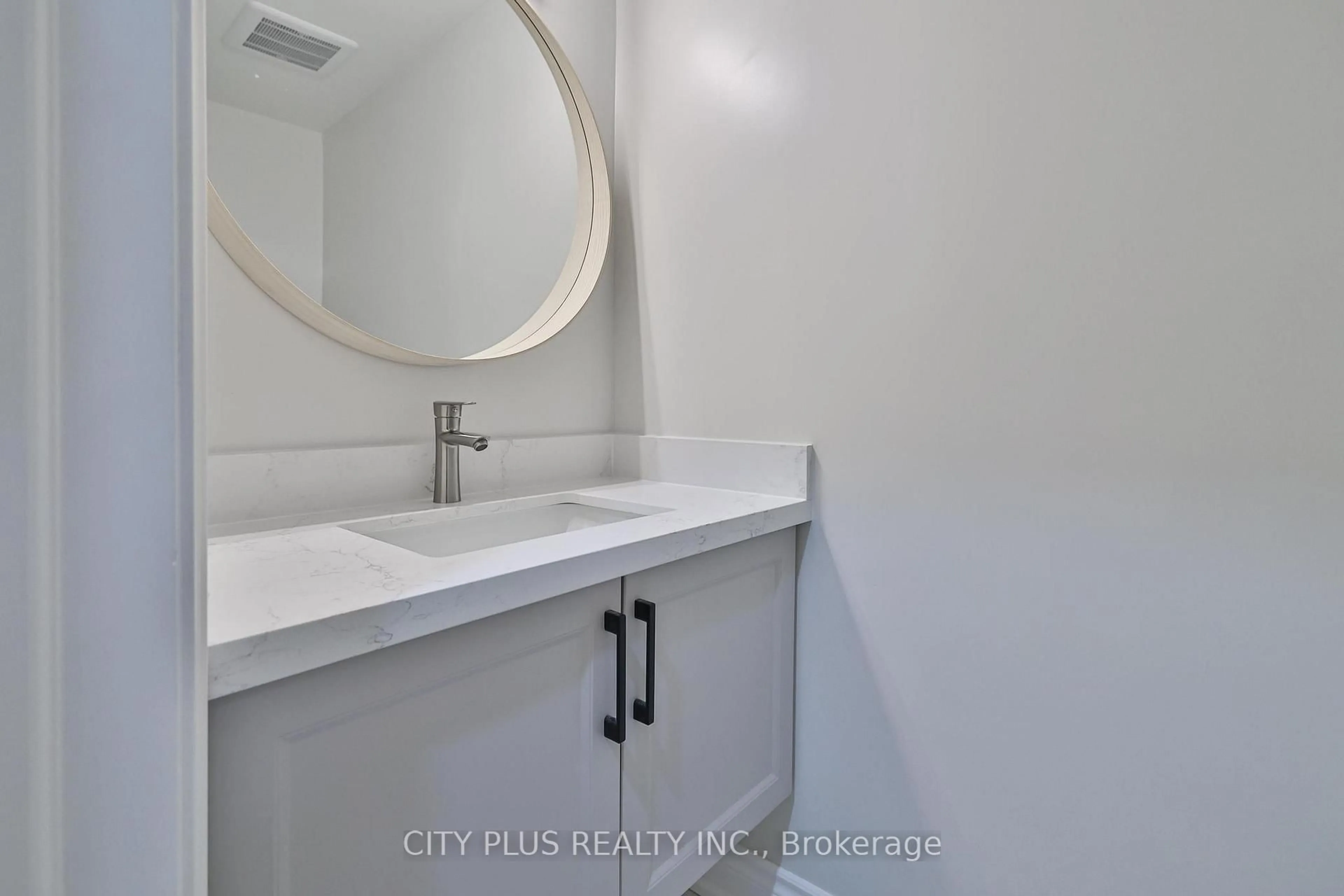 Standard bathroom, ceramic/tile floor for 23 Reiber Cres, Toronto Ontario M2H 1C3