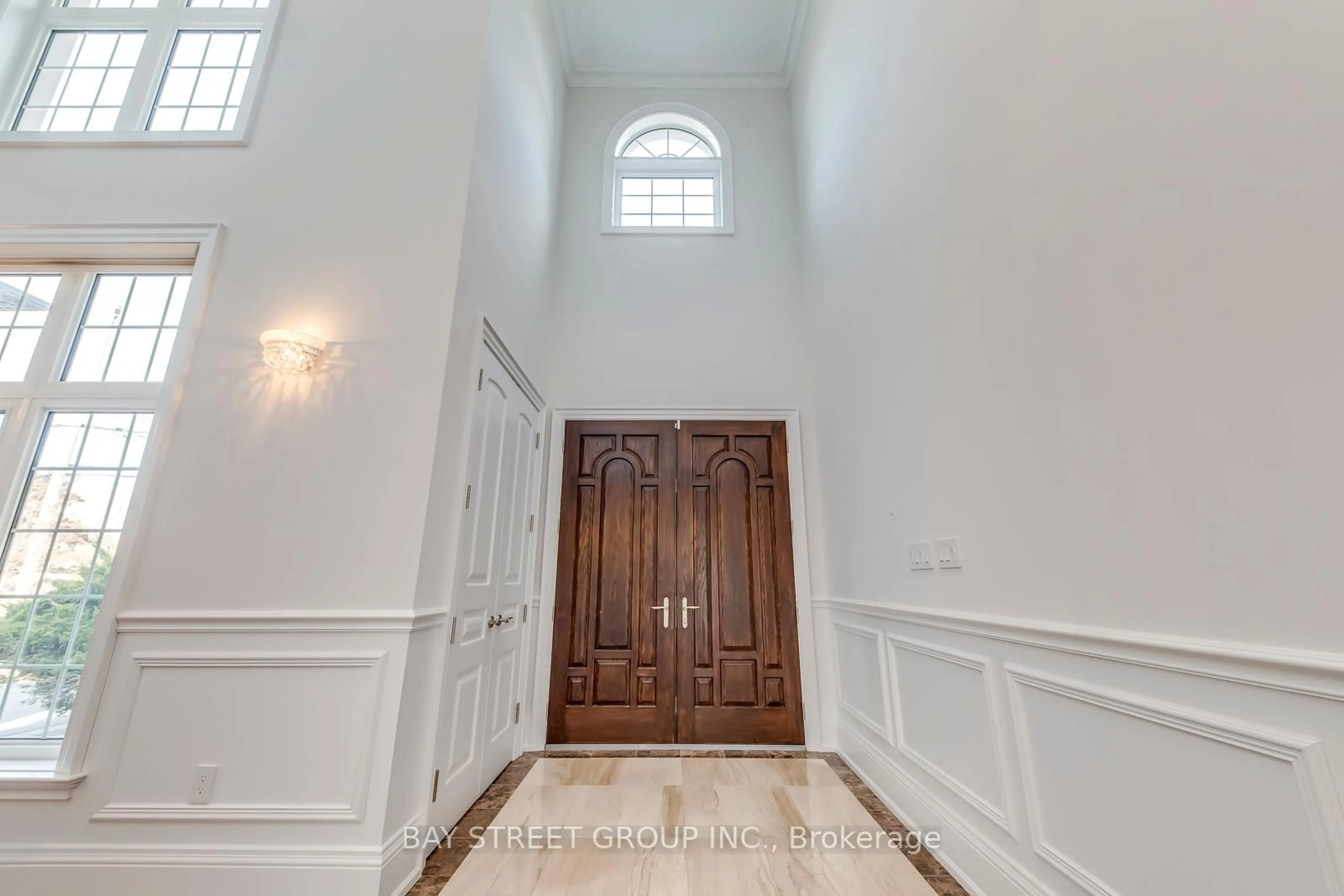 Indoor entryway for 39 Foxwarren Dr, Toronto Ontario M2K 1L1