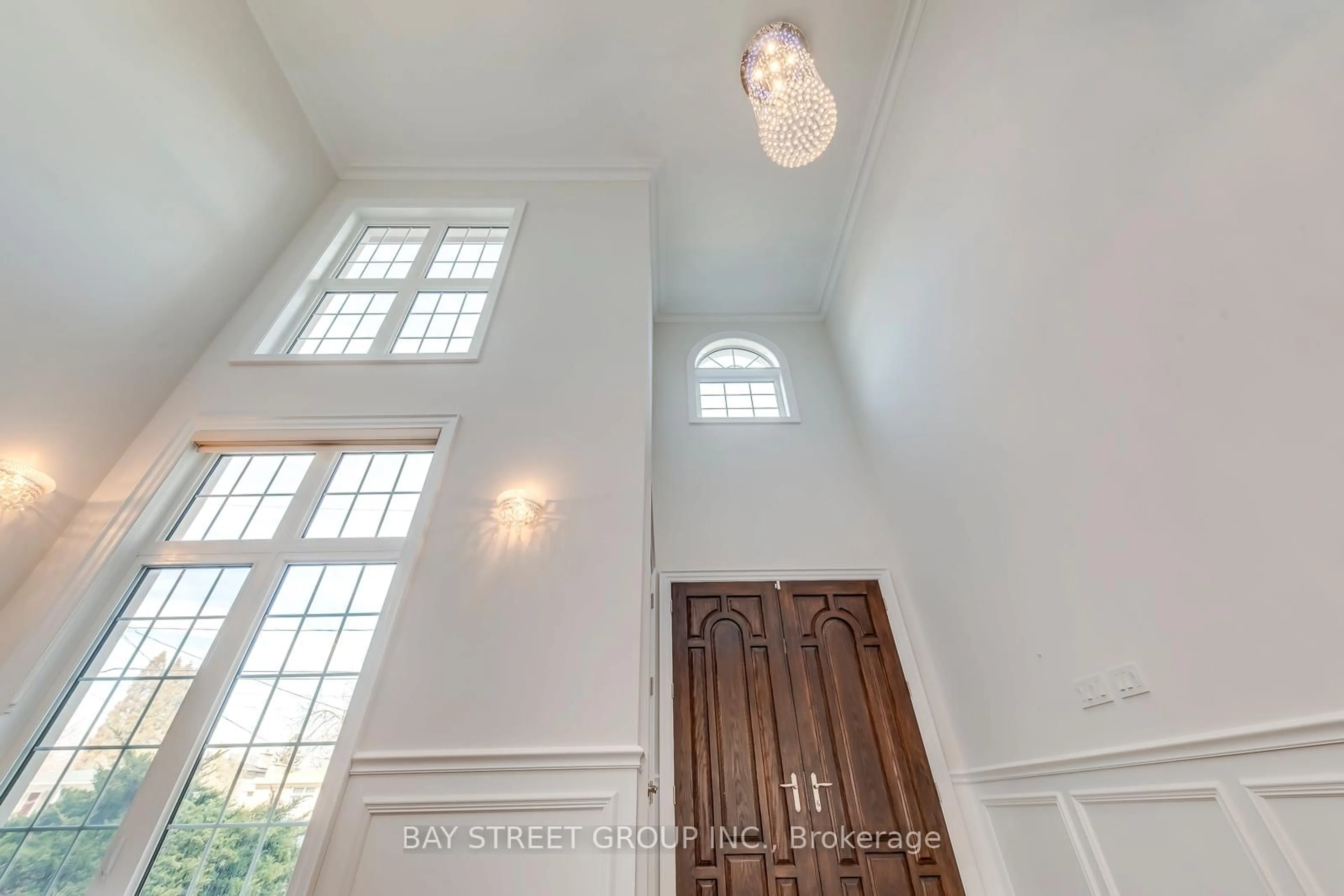 Indoor entryway for 39 Foxwarren Dr, Toronto Ontario M2K 1L1