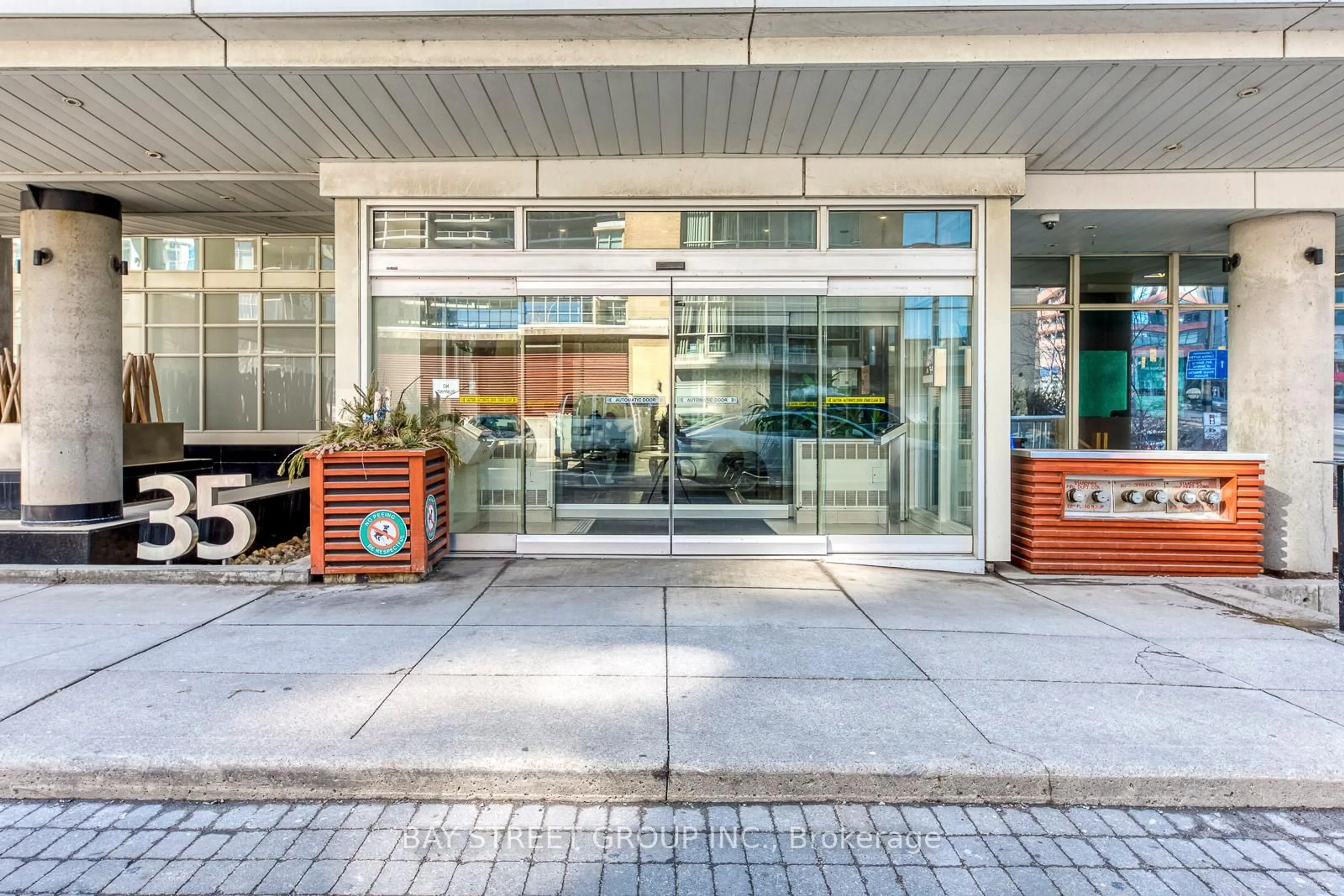 Unknown for 35 Mariner Terr #3912, Toronto Ontario M5V 3V9