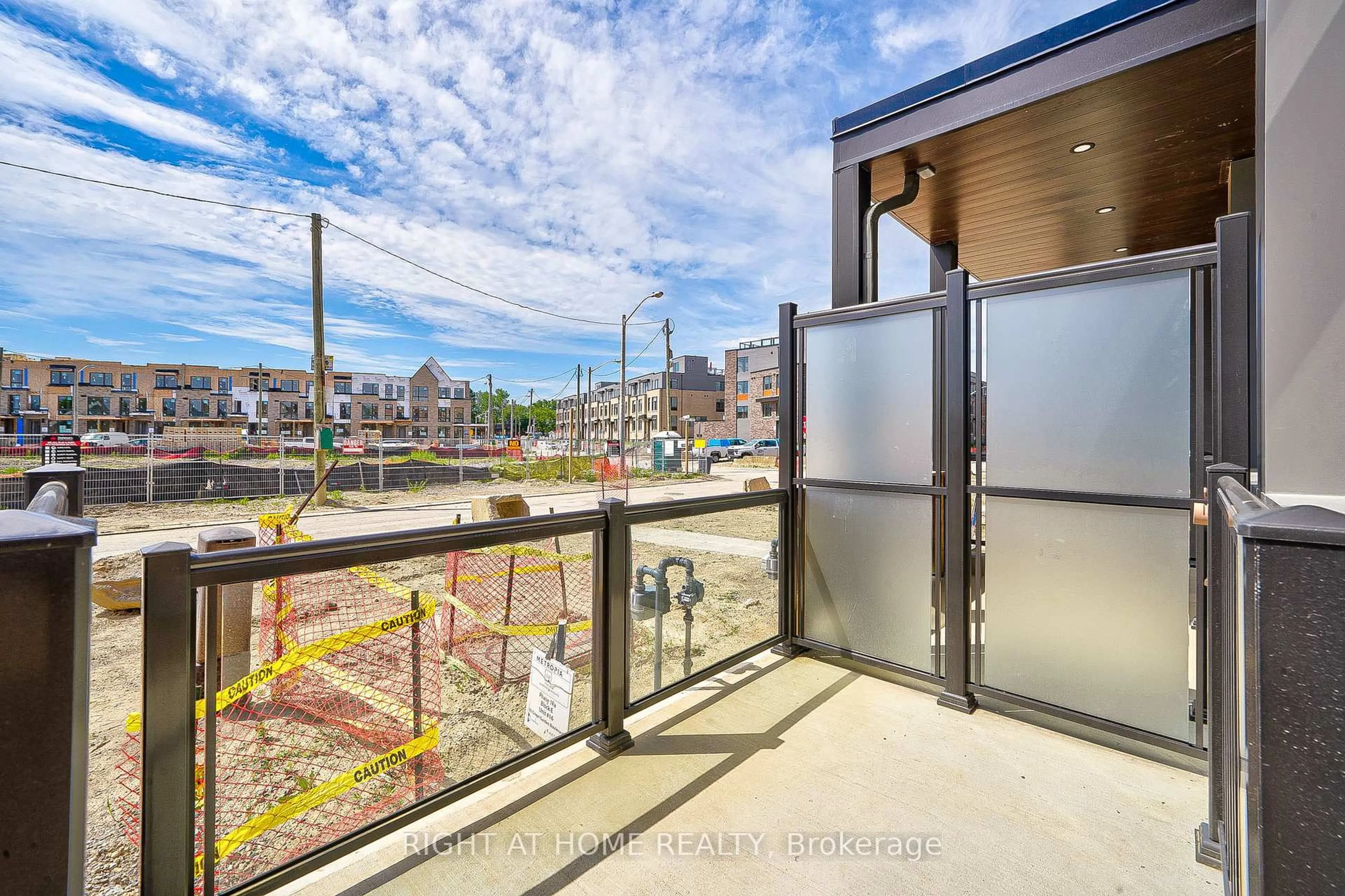 Patio, unknown for 80 Green Gardens Blvd, Toronto Ontario M6A 2M3