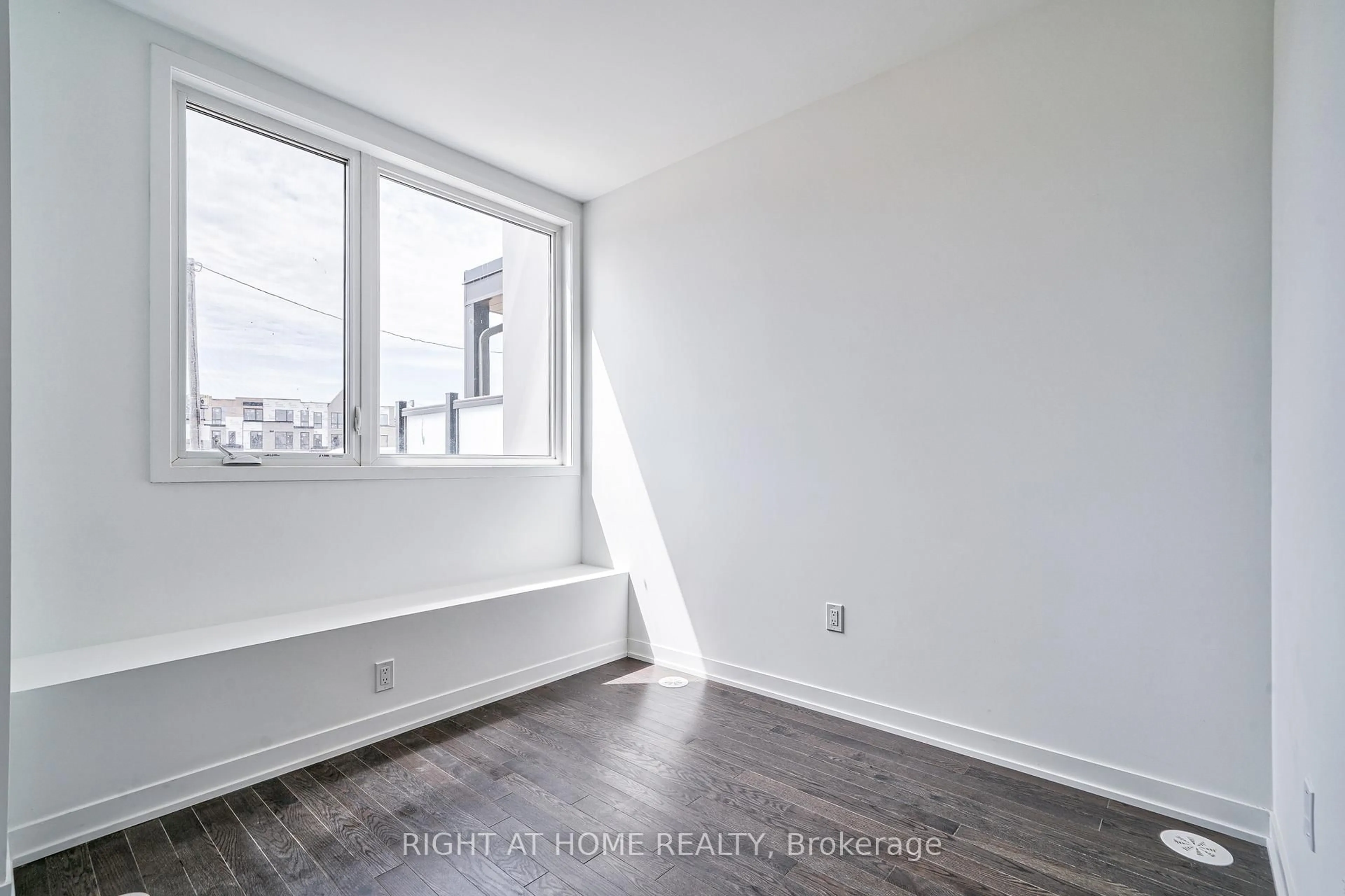 A pic of a room for 80 Green Gardens Blvd, Toronto Ontario M6A 2M3