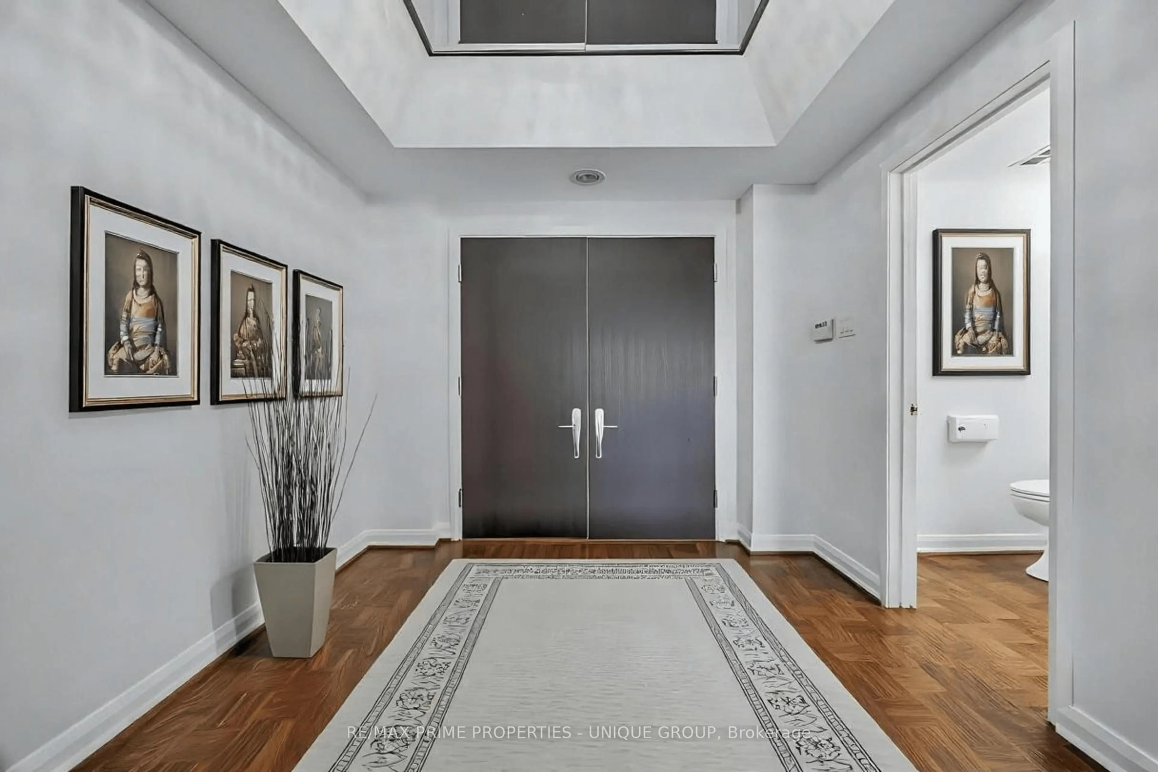 Indoor foyer for 55 Prince Arthur Ave #805, Toronto Ontario M5R 1B3