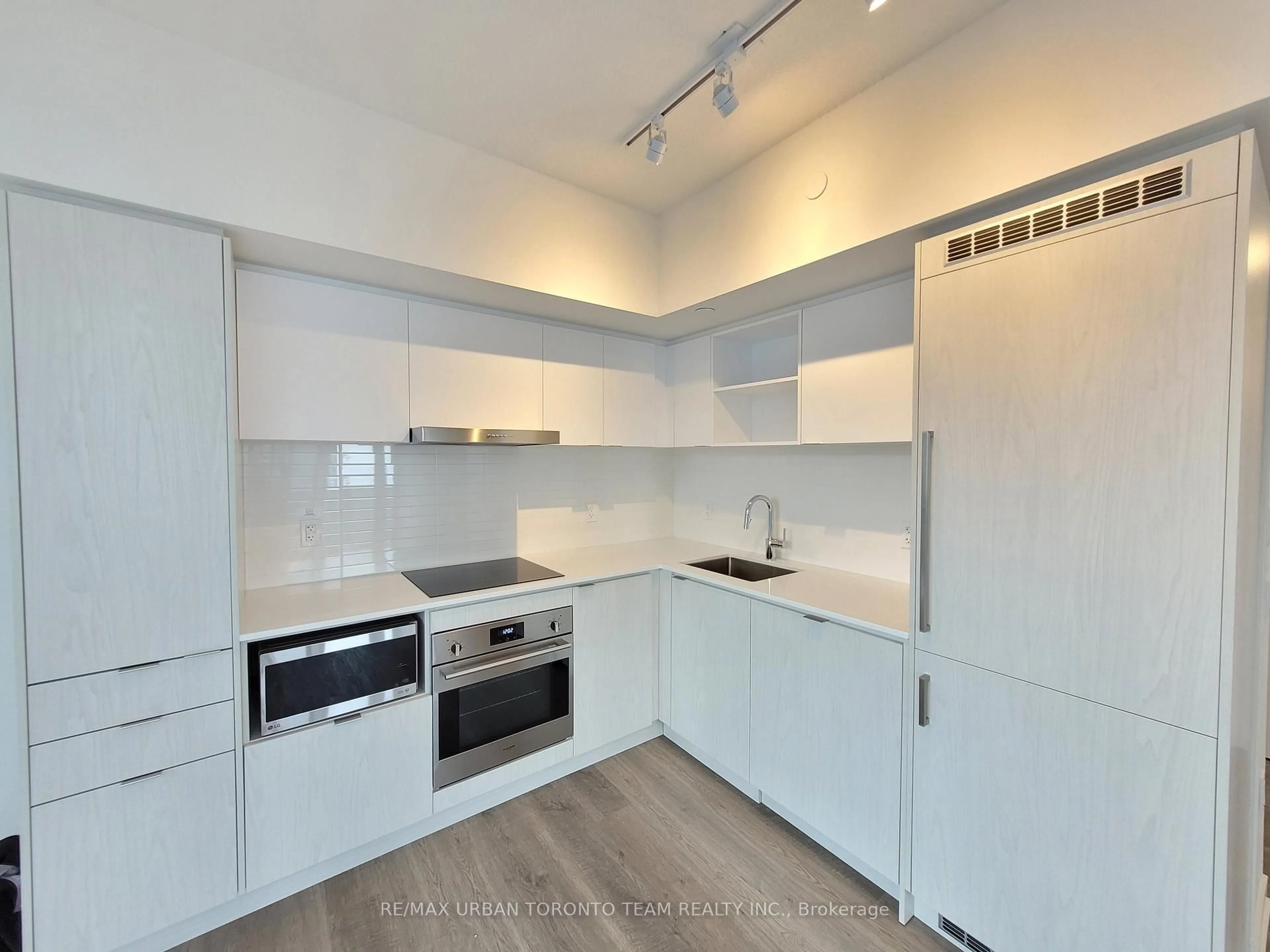 Standard kitchen, unknown for 55 Cooper St #3808, Toronto Ontario M5E 0G1