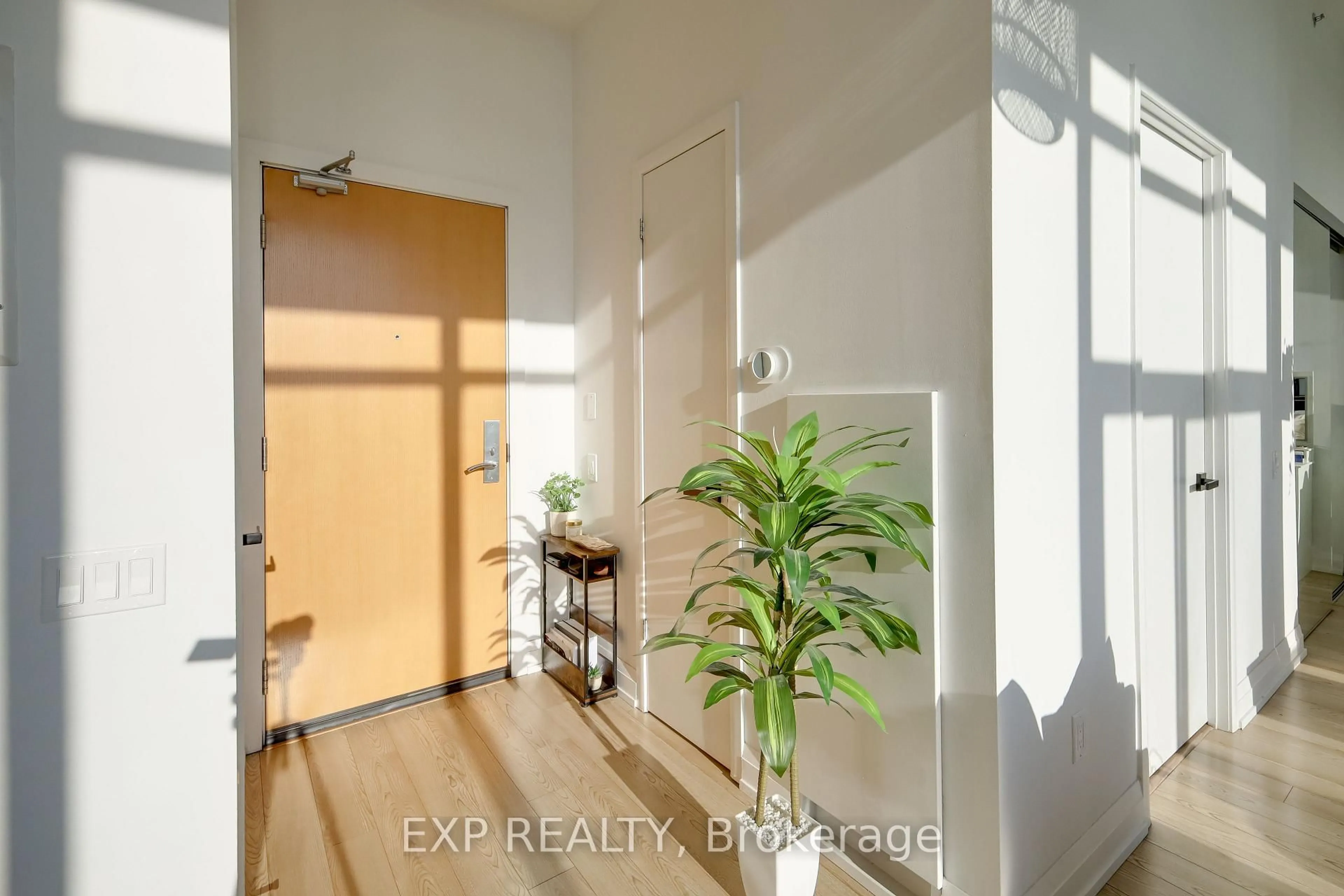 Indoor entryway for 375 King Street W #3501, Toronto Ontario M5V 1K5