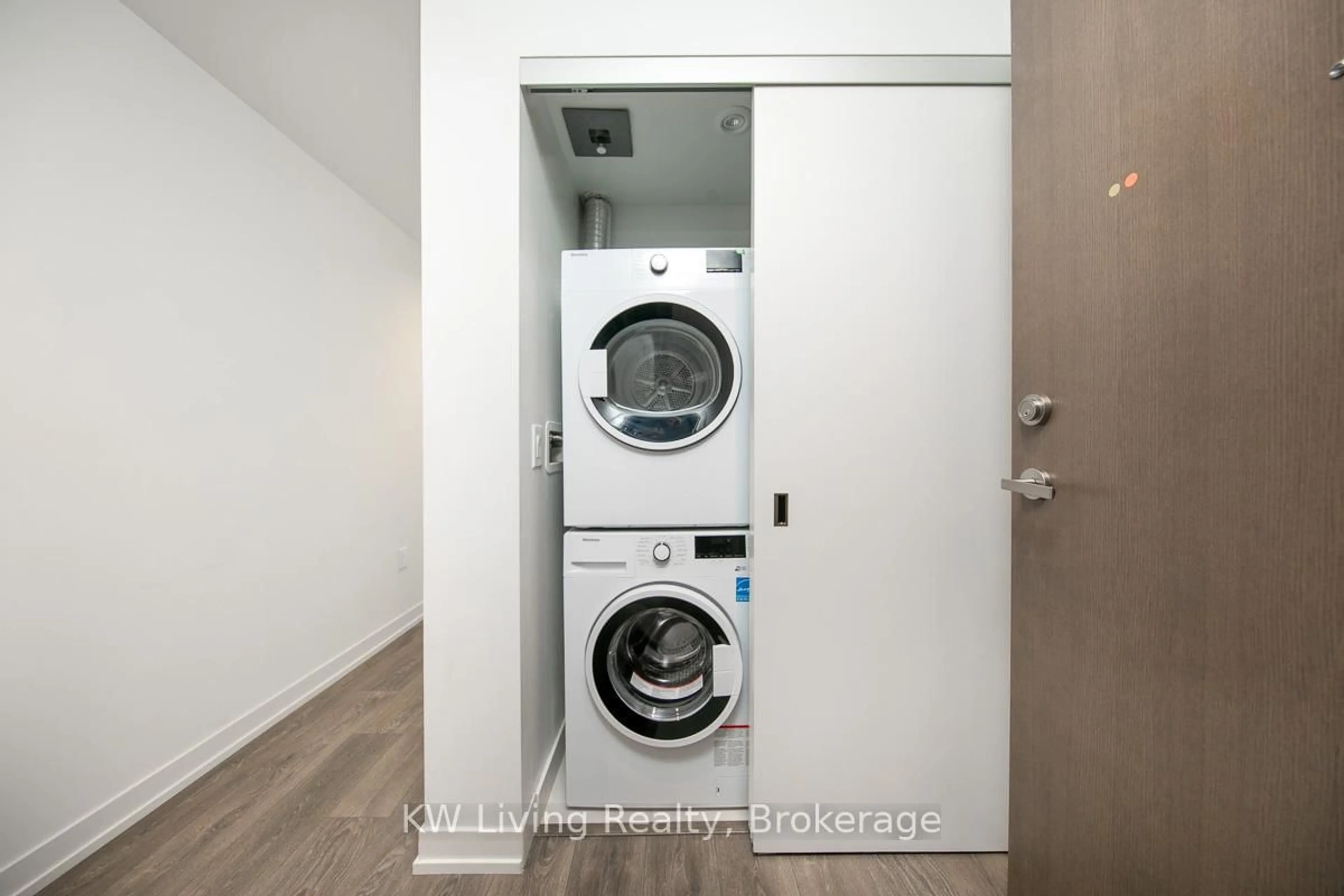 Laundry room for 15 Lower Jarvis St #815, Toronto Ontario M5E 0C4