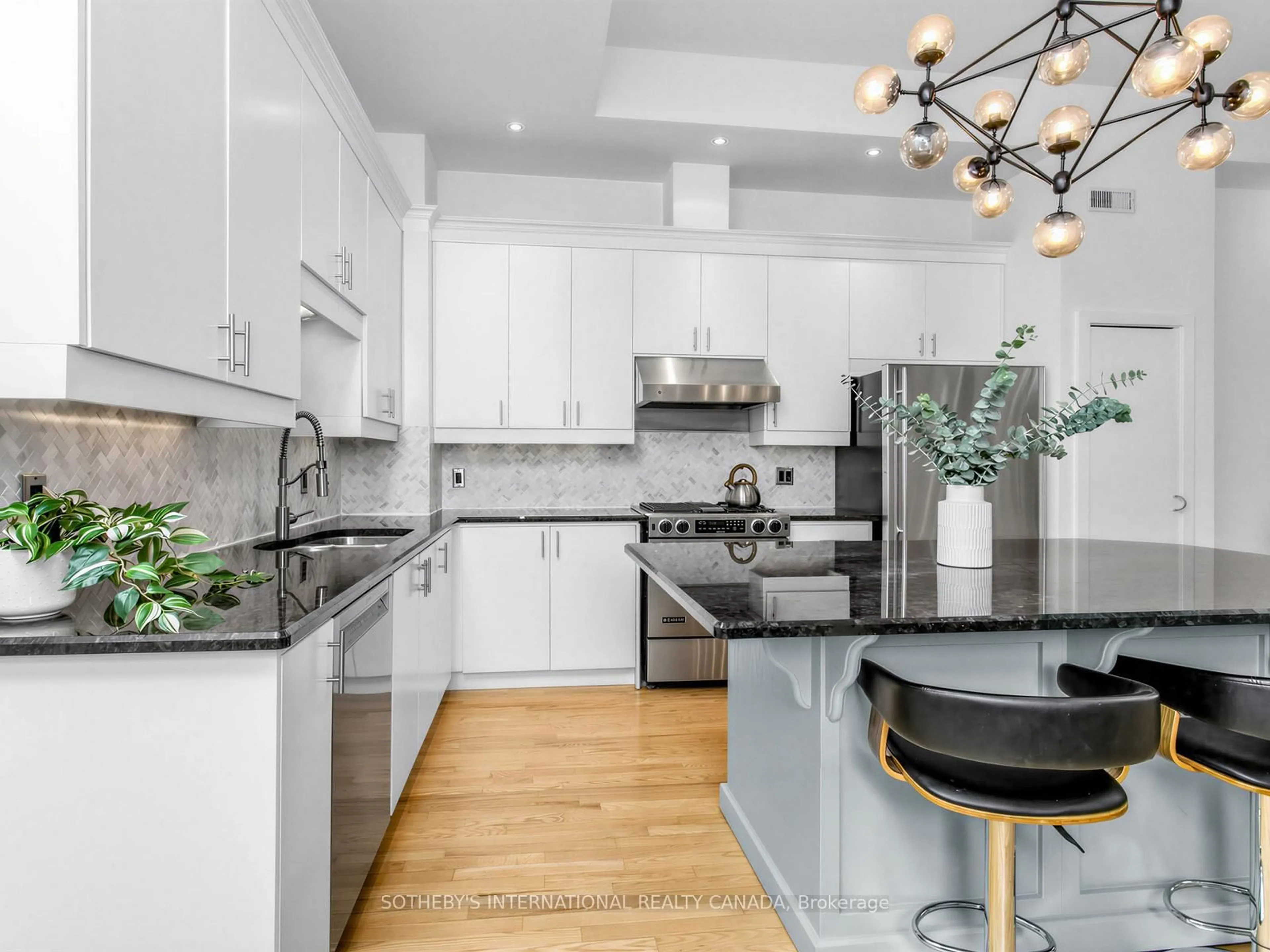 Open concept kitchen, ceramic/tile floor for 62 Claremont St #6, Toronto Ontario M6J 2M5
