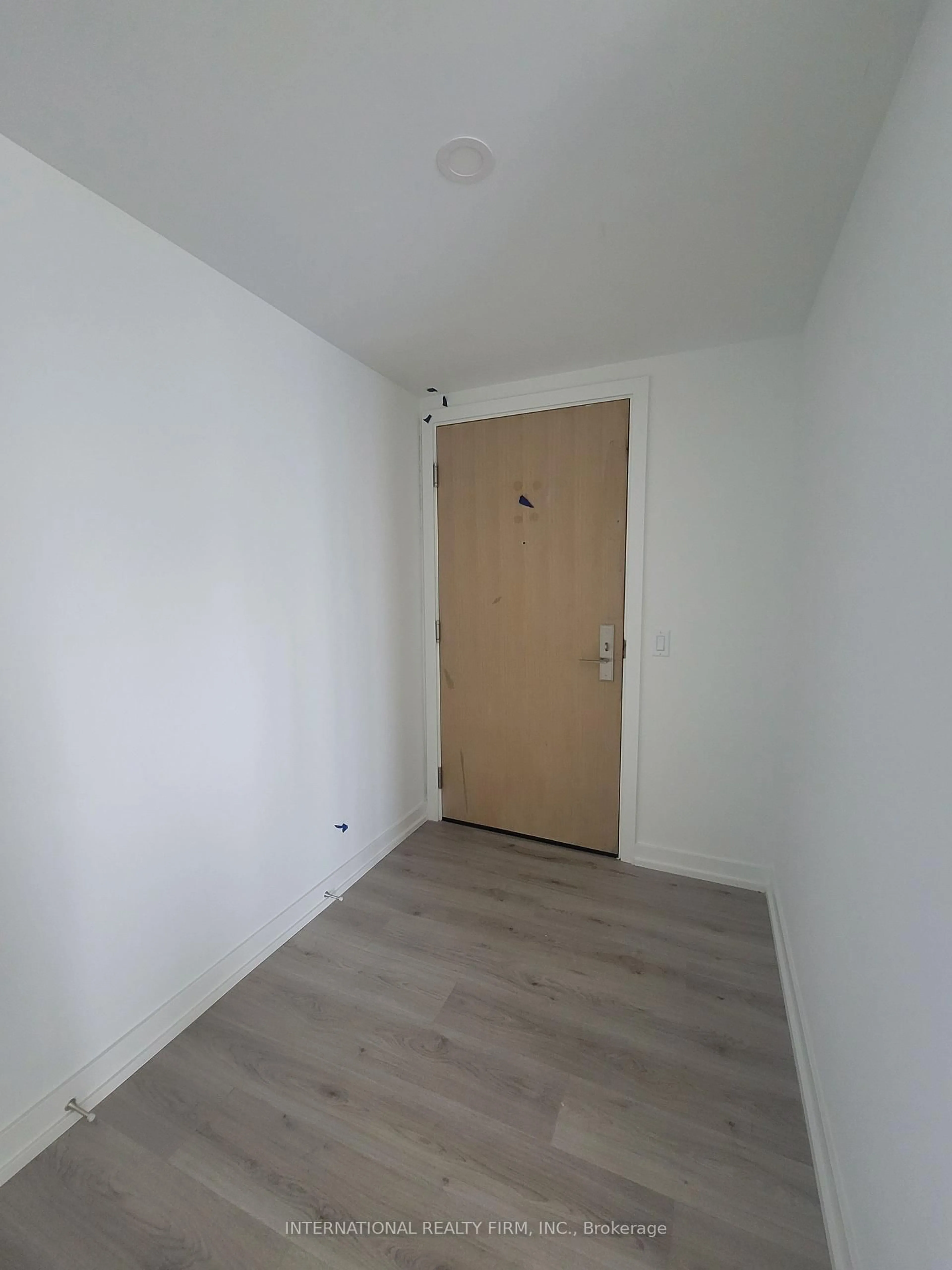 A pic of a room for 395 Bloor St #4602, Toronto Ontario M4W 1H7