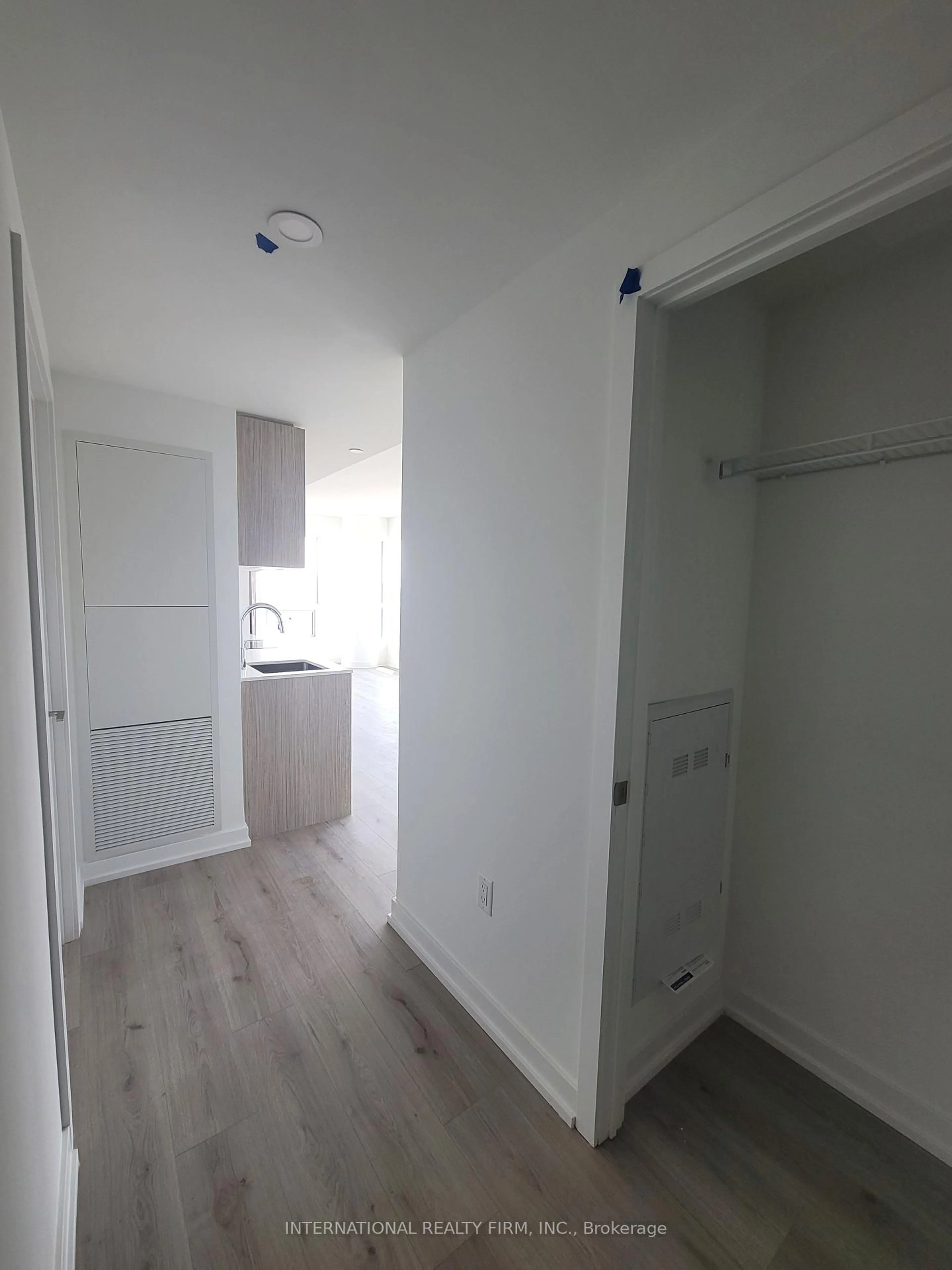 A pic of a room for 395 Bloor St #4602, Toronto Ontario M4W 1H7