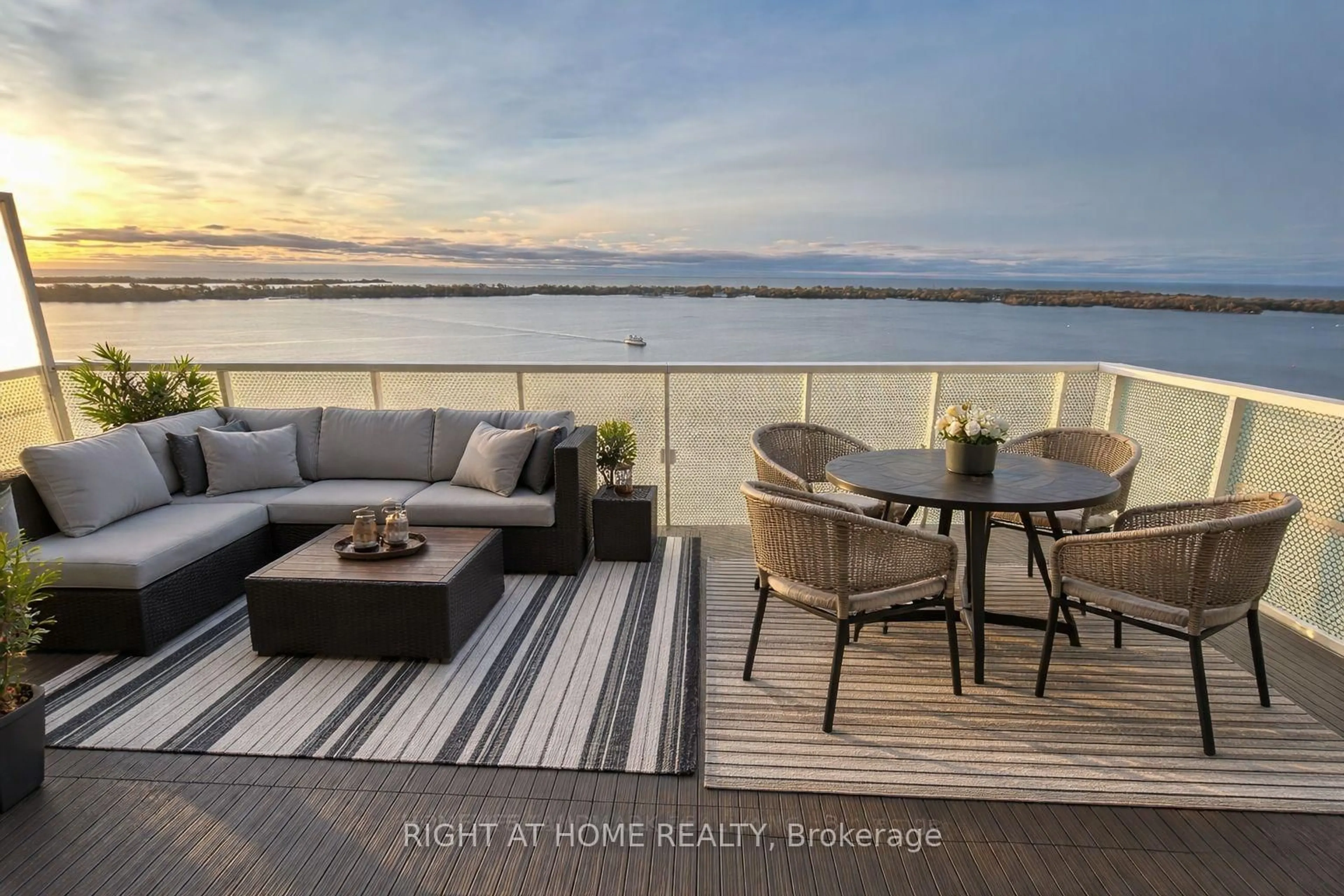 Unknown for 15 Queens Quay #2504, Toronto Ontario M5E 0A4