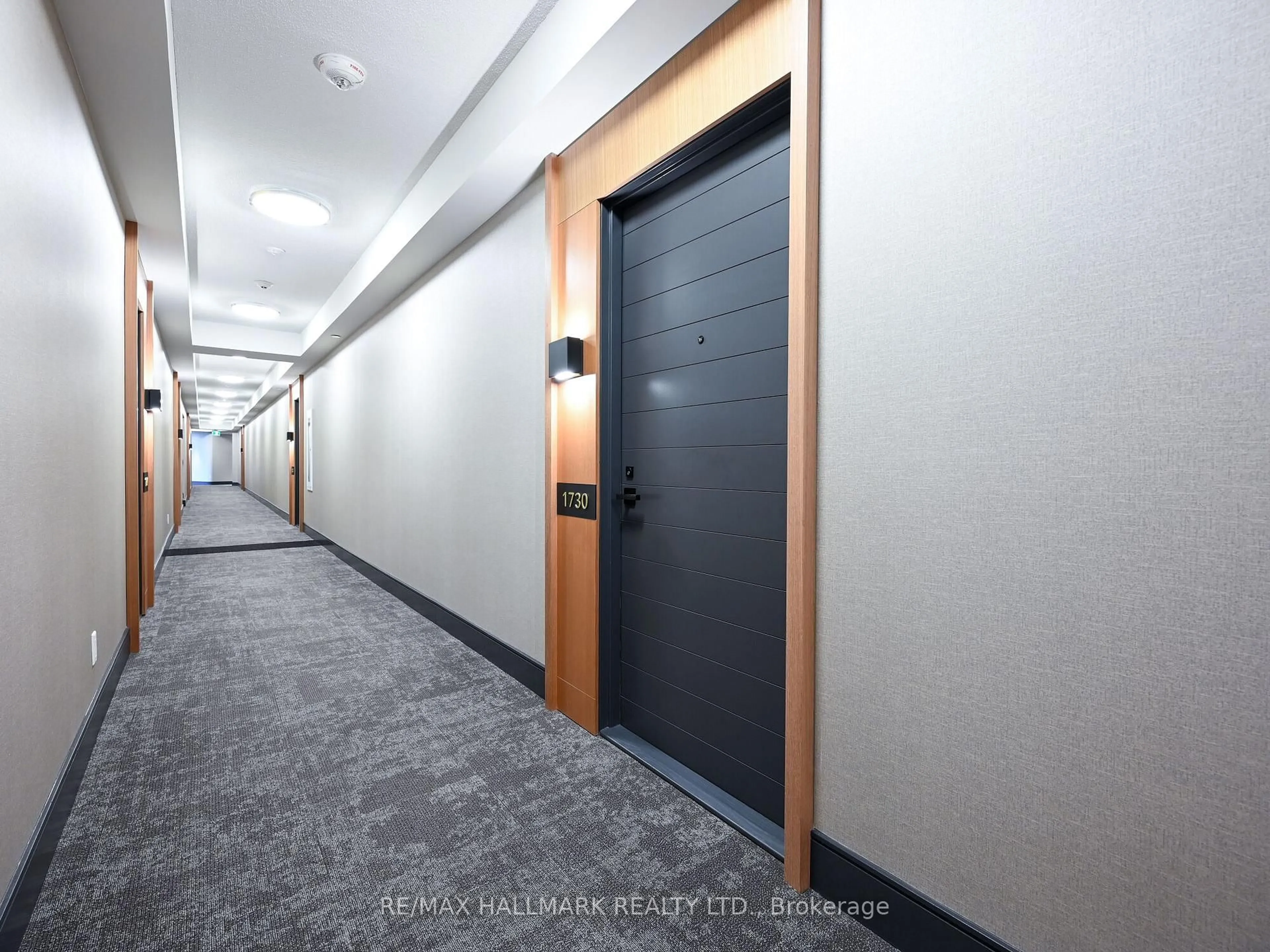 Indoor foyer for 25 Adra Grado Way #1730, Toronto Ontario M2J 0H6