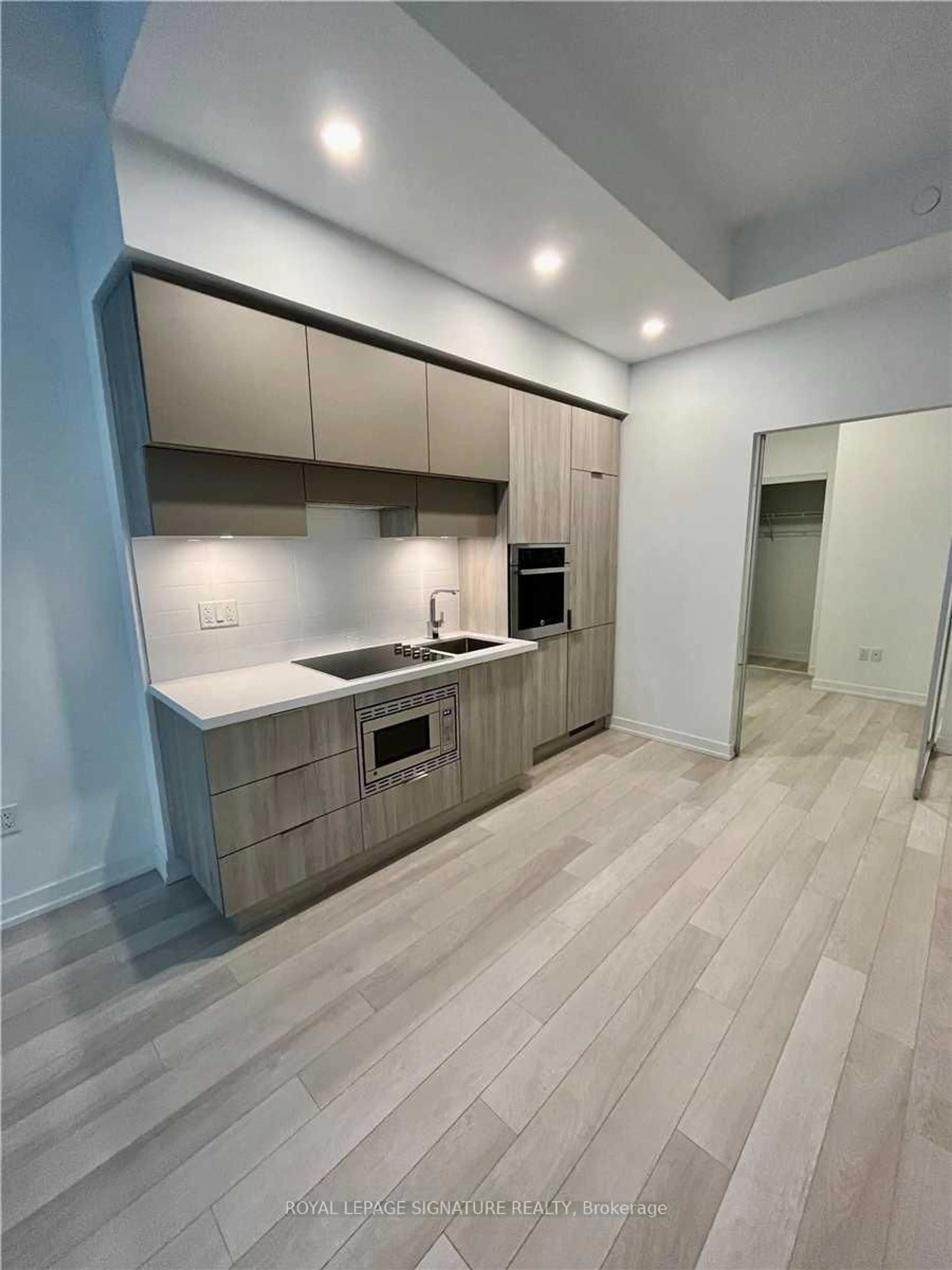 Unknown for 39 Roehampton Ave #308, Toronto Ontario M4P 0G1