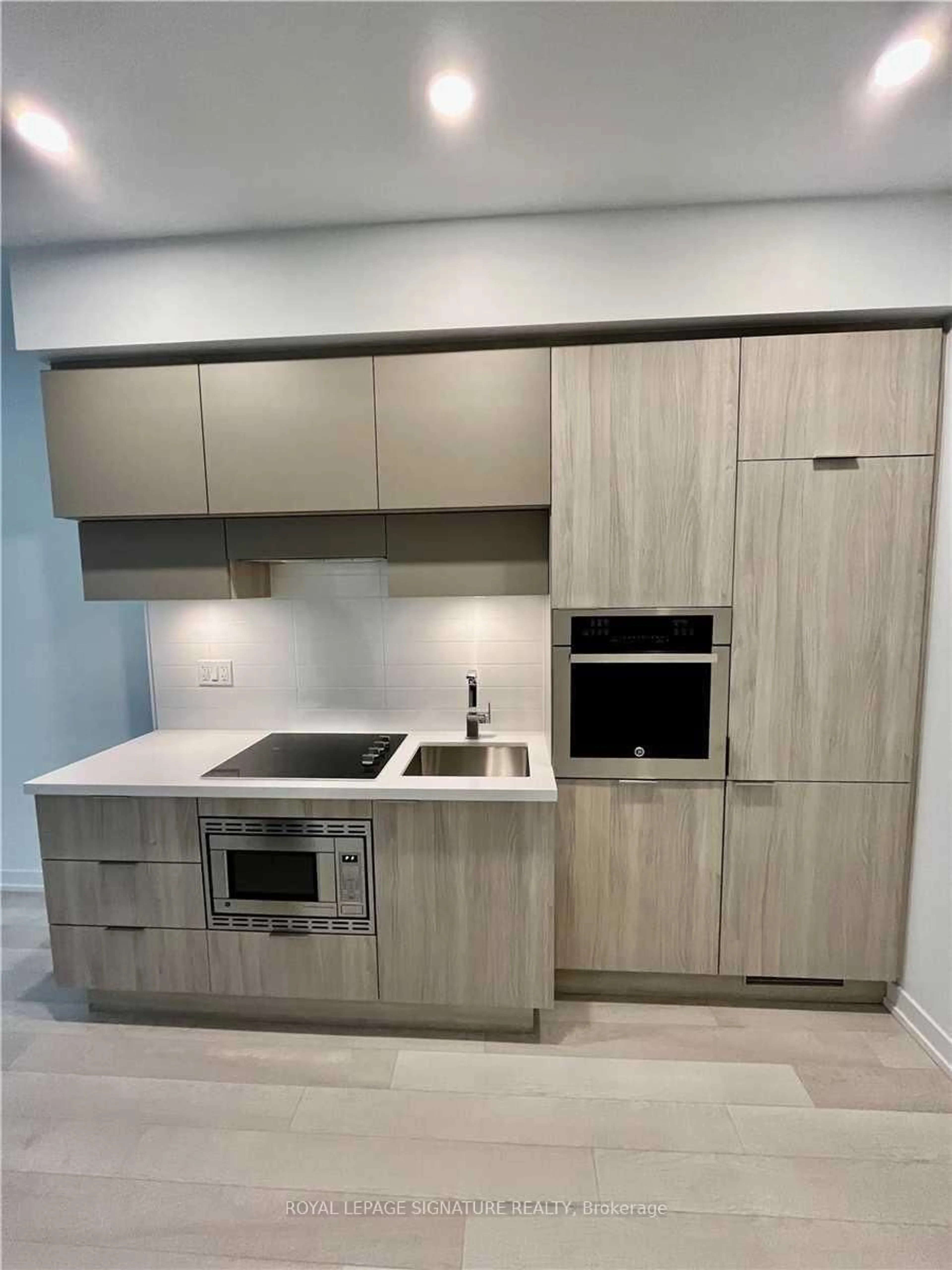 Standard kitchen, unknown for 39 Roehampton Ave #308, Toronto Ontario M4P 0G1