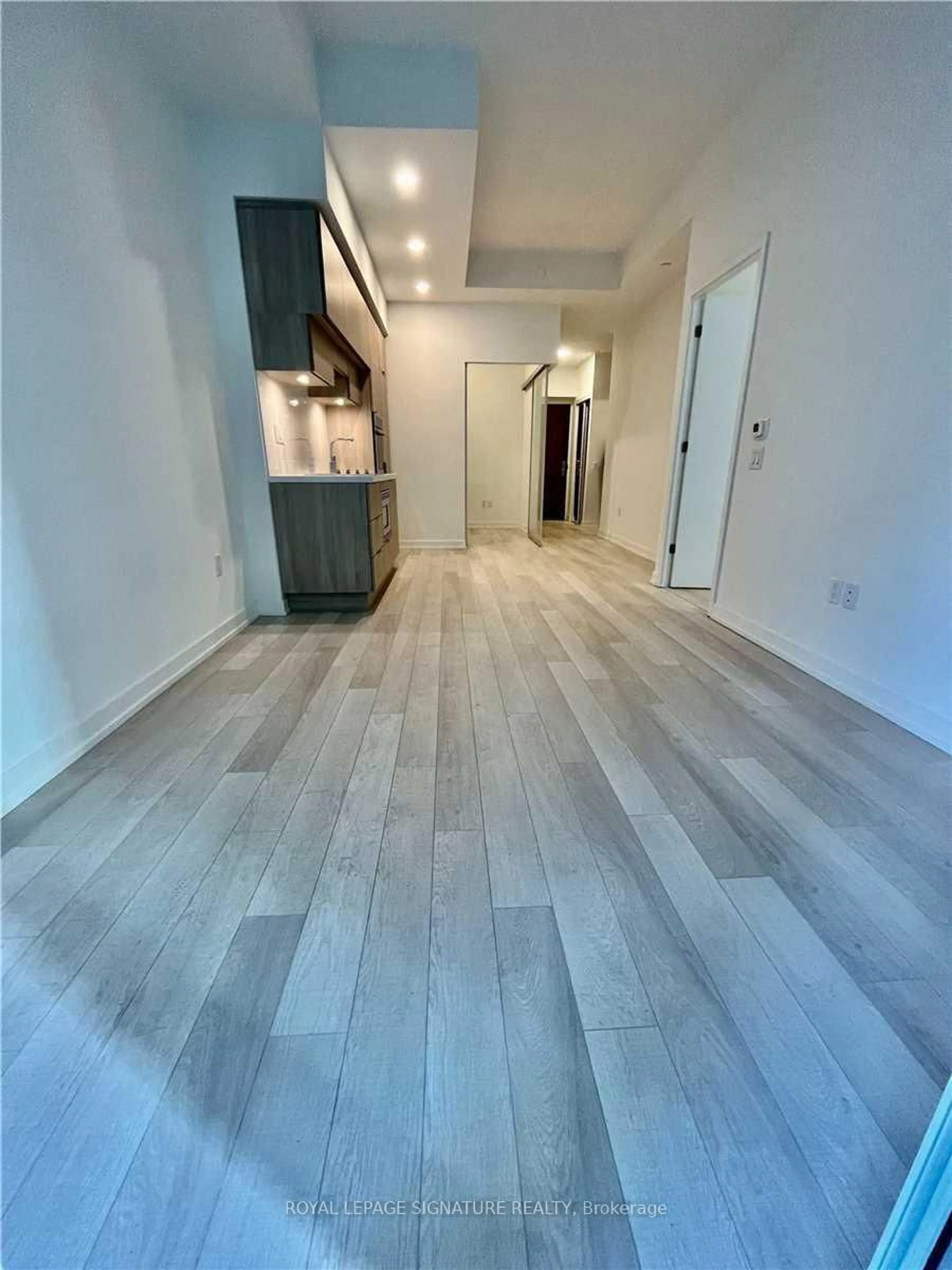 A pic of a room for 39 Roehampton Ave #308, Toronto Ontario M4P 0G1