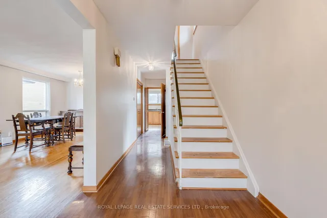 29 Doverwood Crt, Toronto 5