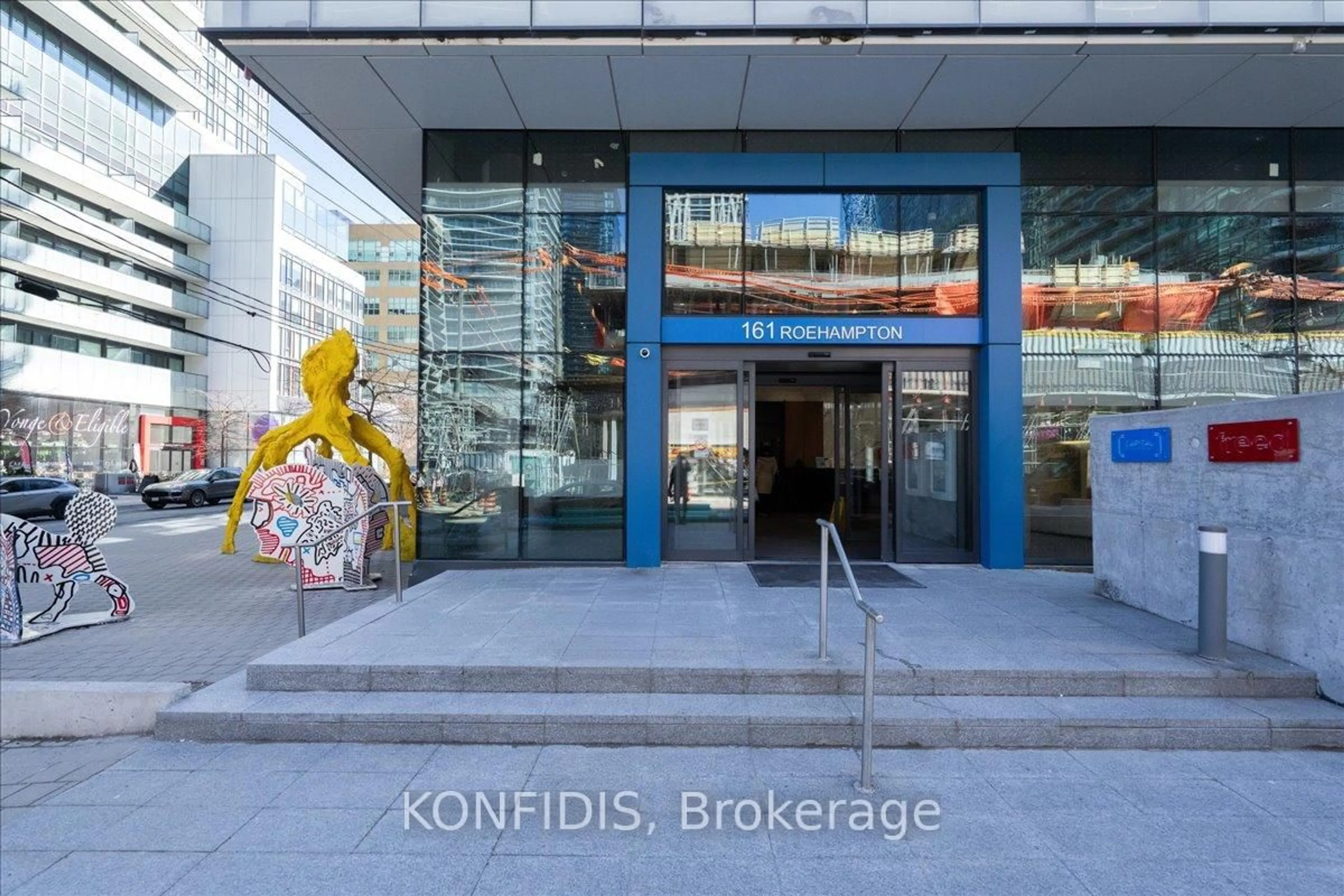 Indoor foyer for 161 Roehampton Ave #732, Toronto Ontario M4P 0C8