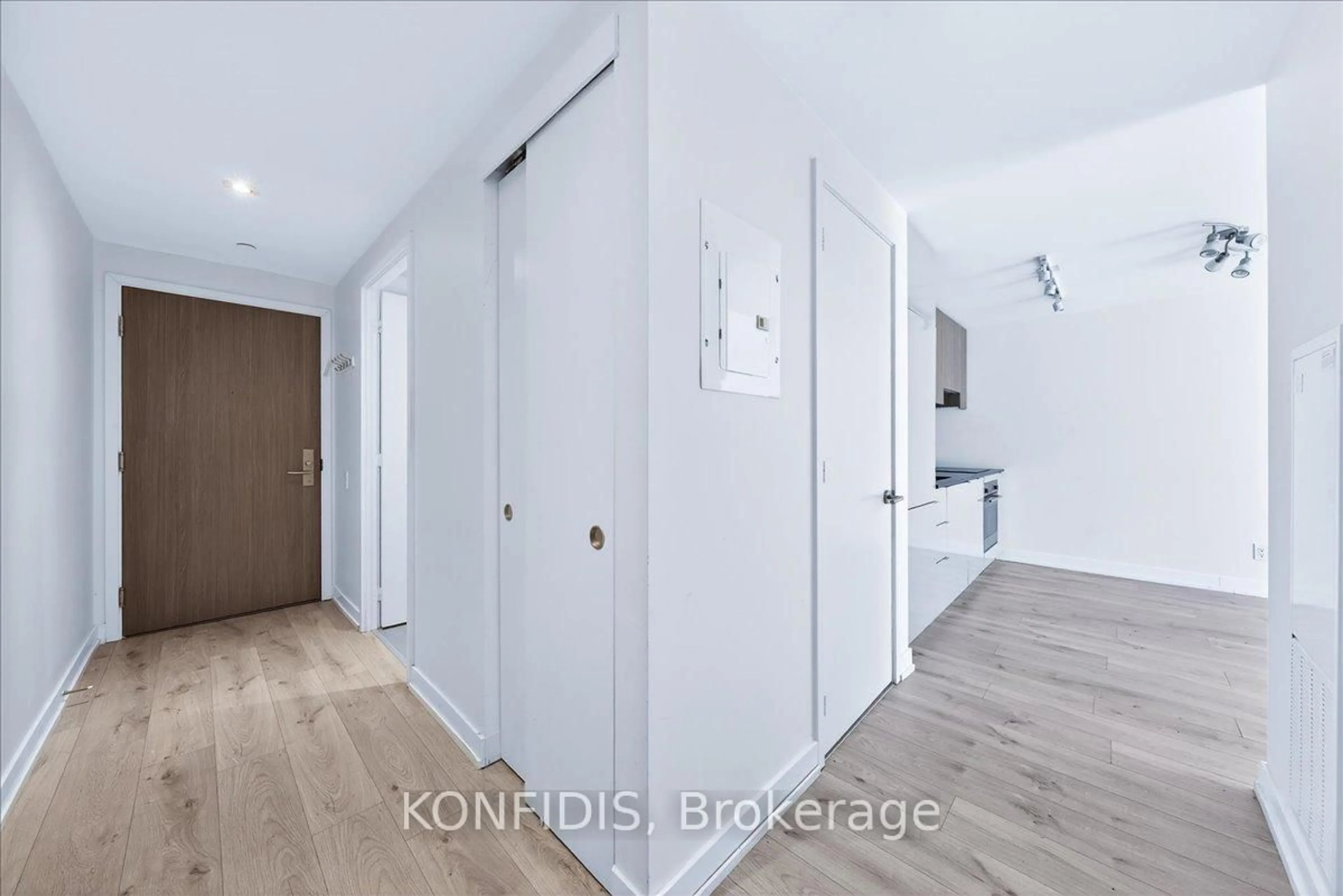 Unknown for 161 Roehampton Ave #732, Toronto Ontario M4P 0C8