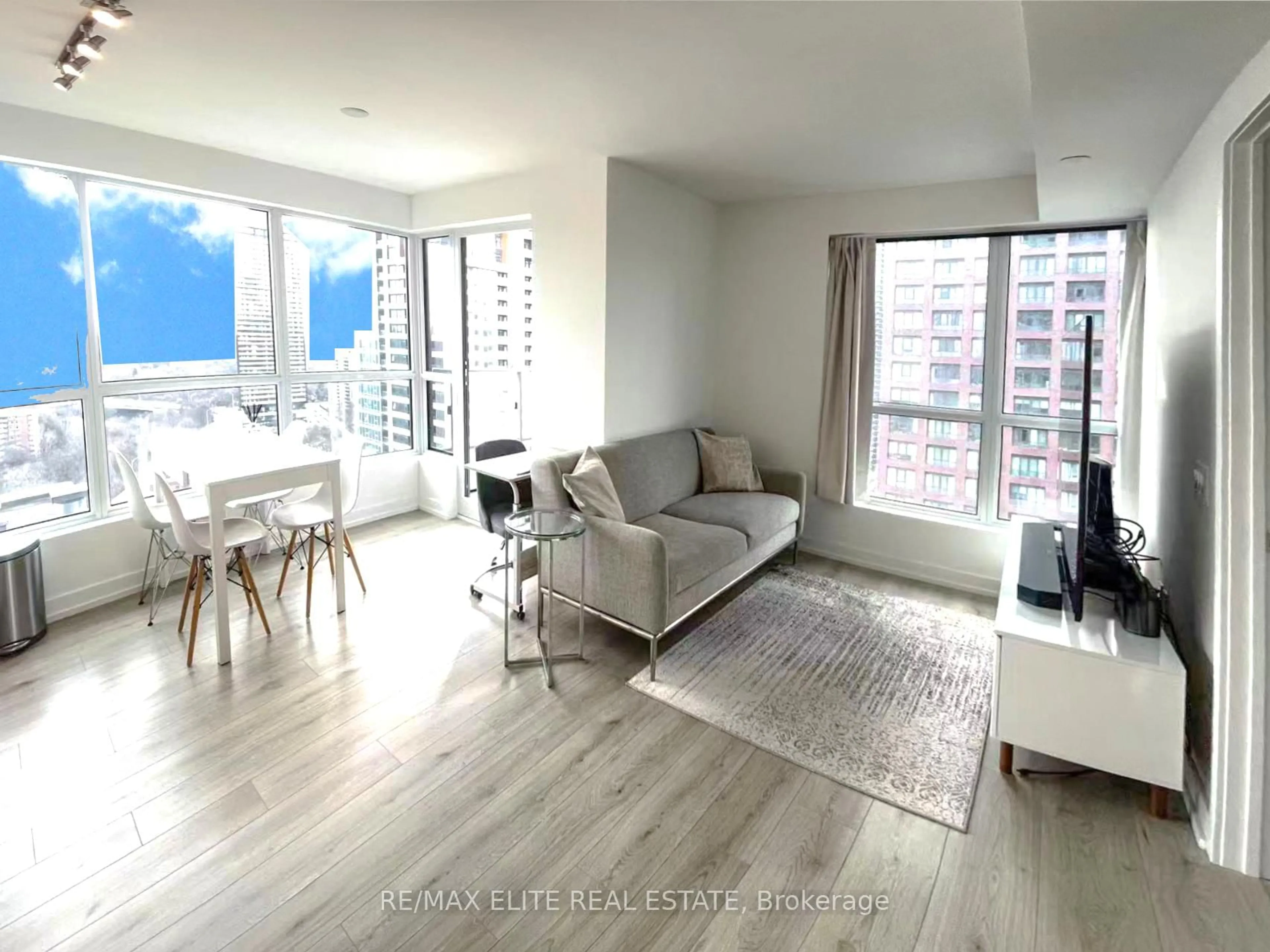 Living room with furniture, unknown for 395 Bloor St #1711, Toronto Ontario M4W 0B4