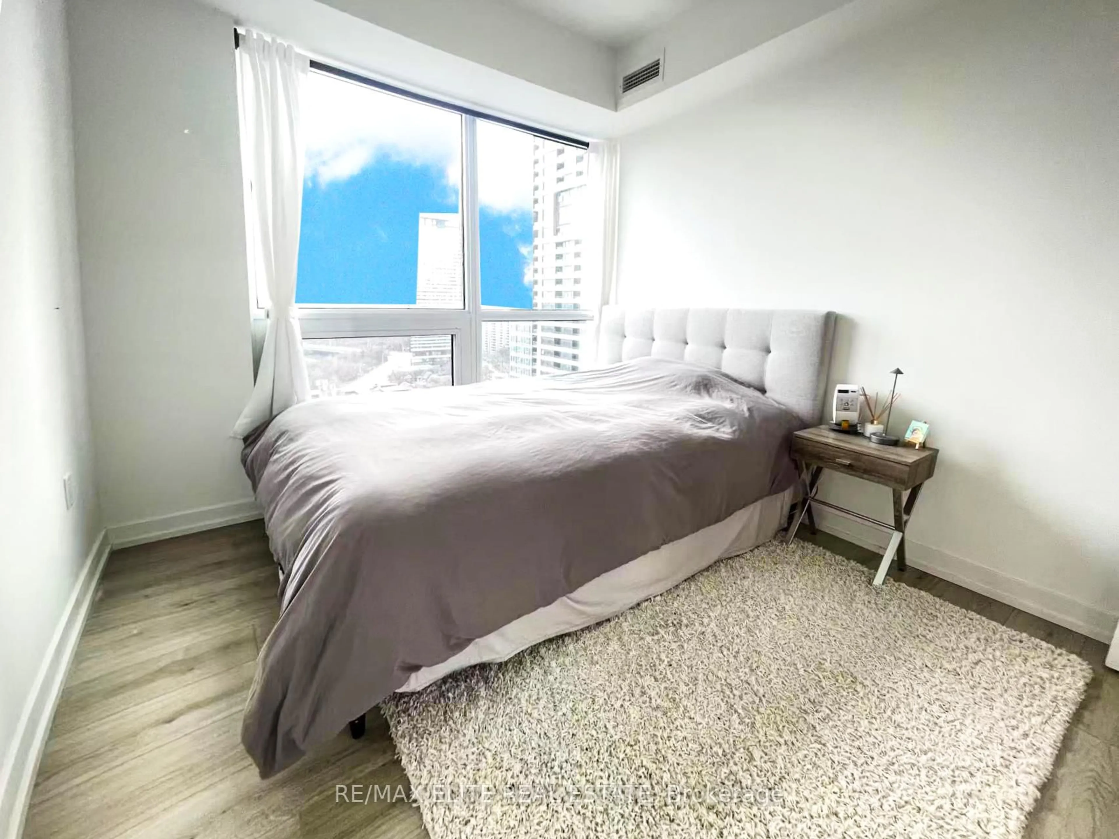 Bedroom with bed, unknown for 395 Bloor St #1711, Toronto Ontario M4W 0B4