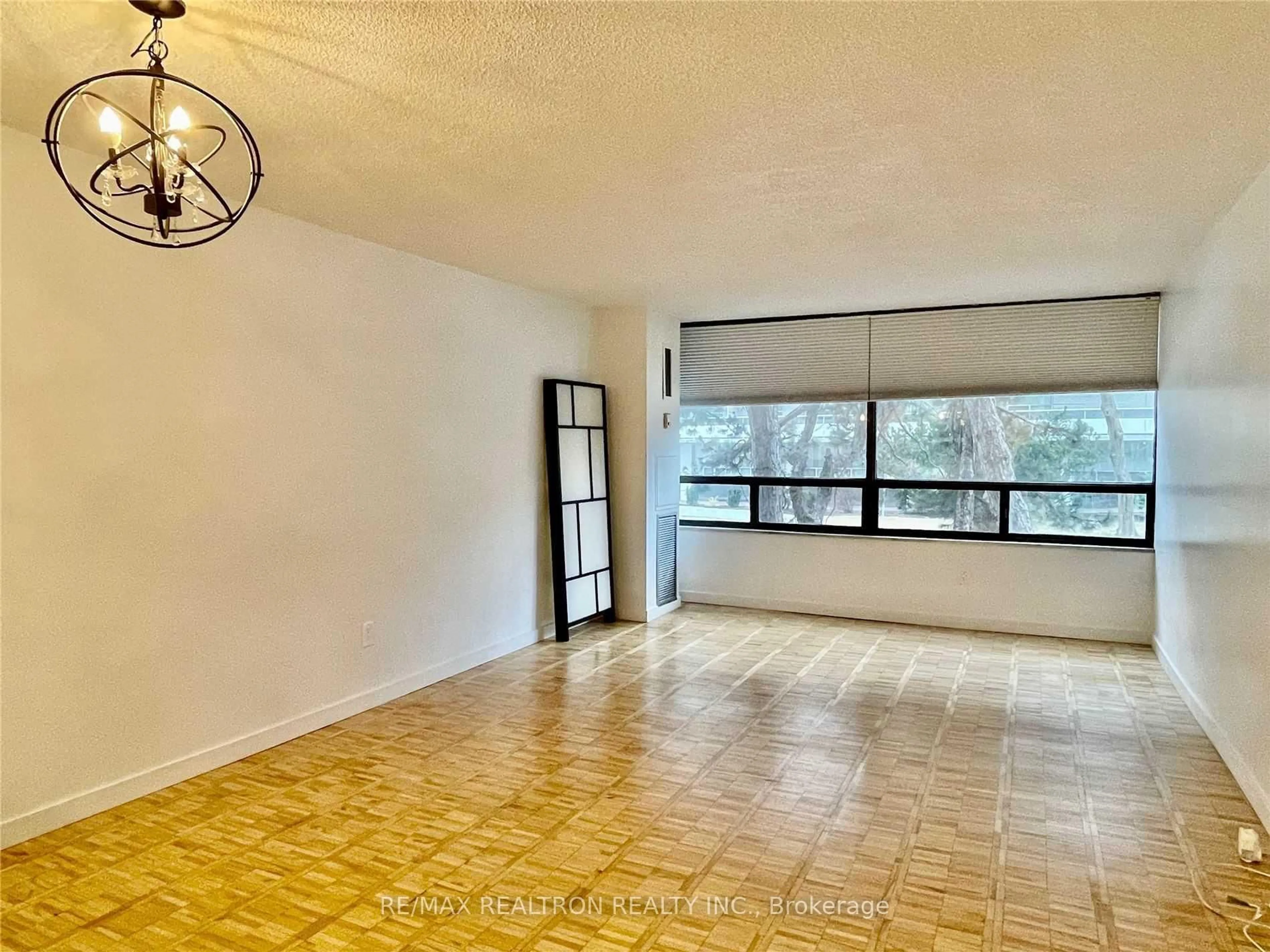 A pic of a room for 22 Shallmar Blvd #206, Toronto Ontario M5N 2Z8