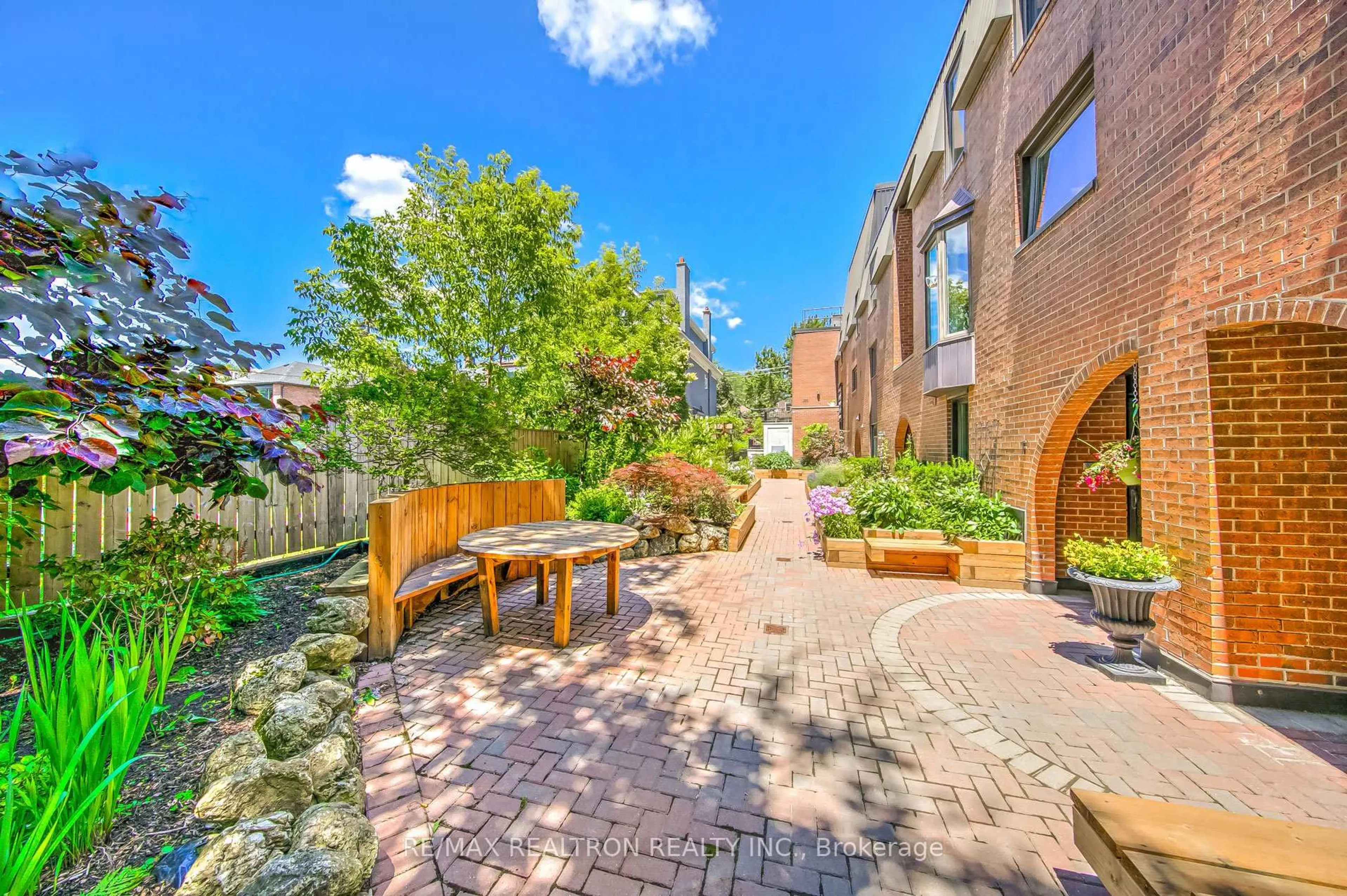 Patio, street for 187 Sherwood Ave #B, Toronto Ontario M4P 2A9