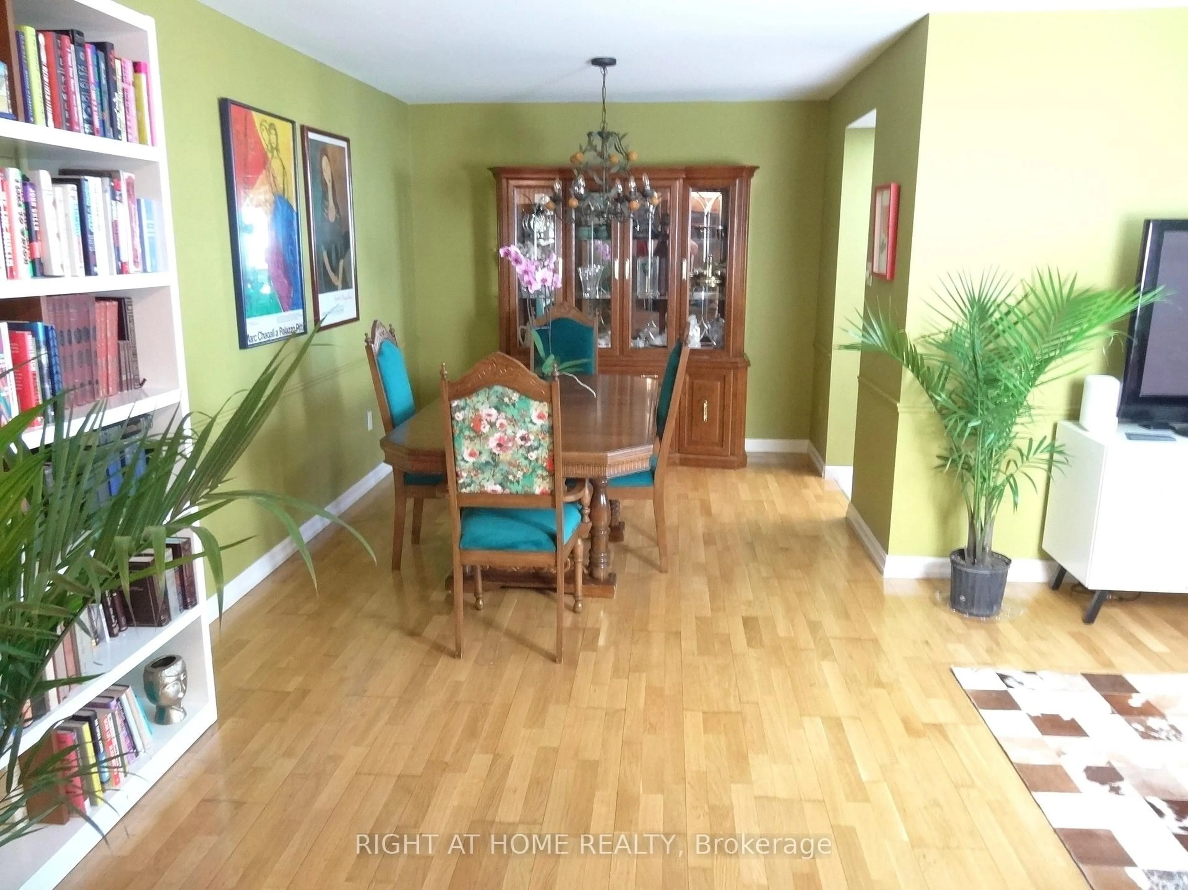 Dining room, wood/laminate floor for 80 Antibes Dr #704, Toronto Ontario M2R 3N5