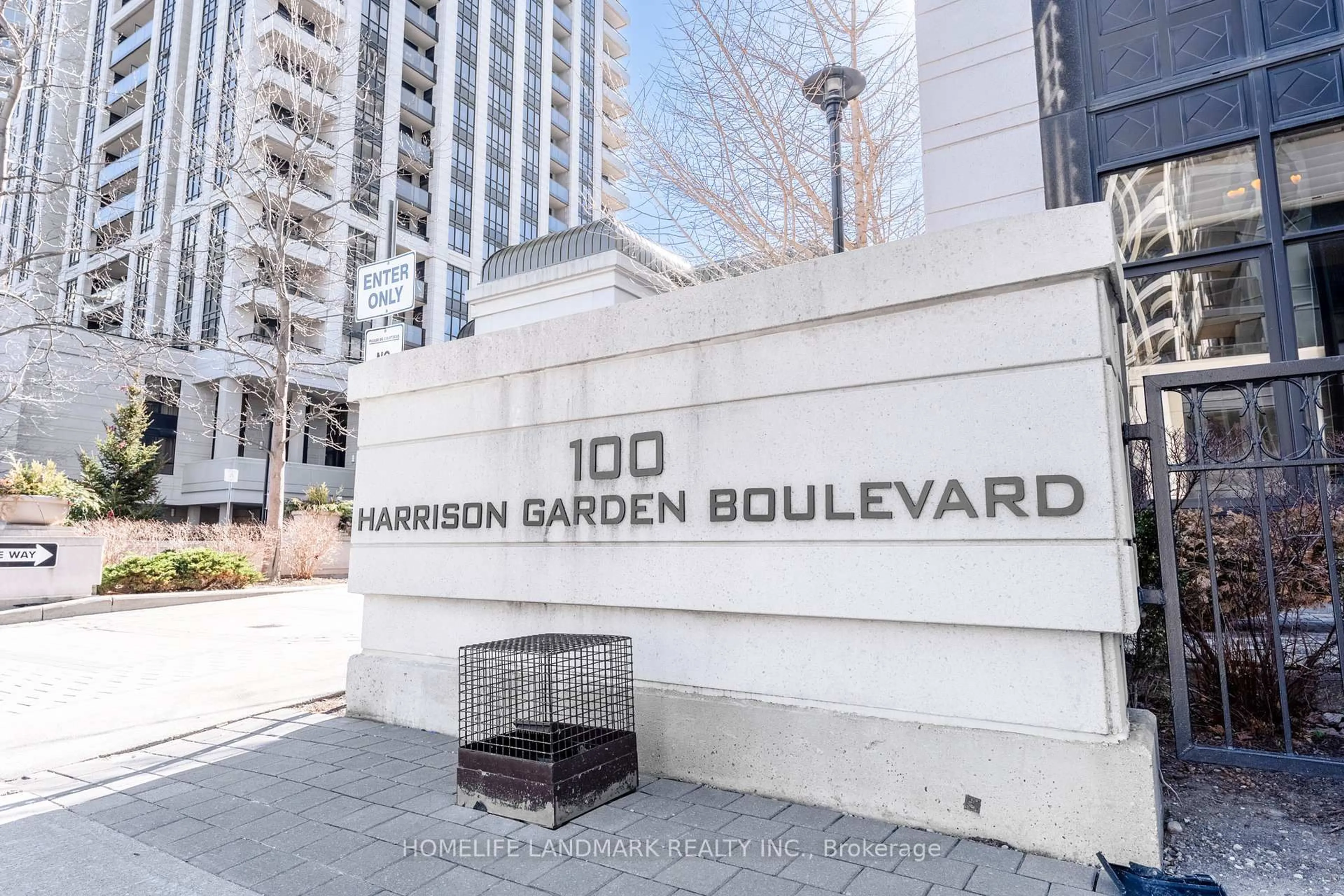 Indoor foyer for 100 Harrison Garden Blvd #923, Toronto Ontario M2N 0C2