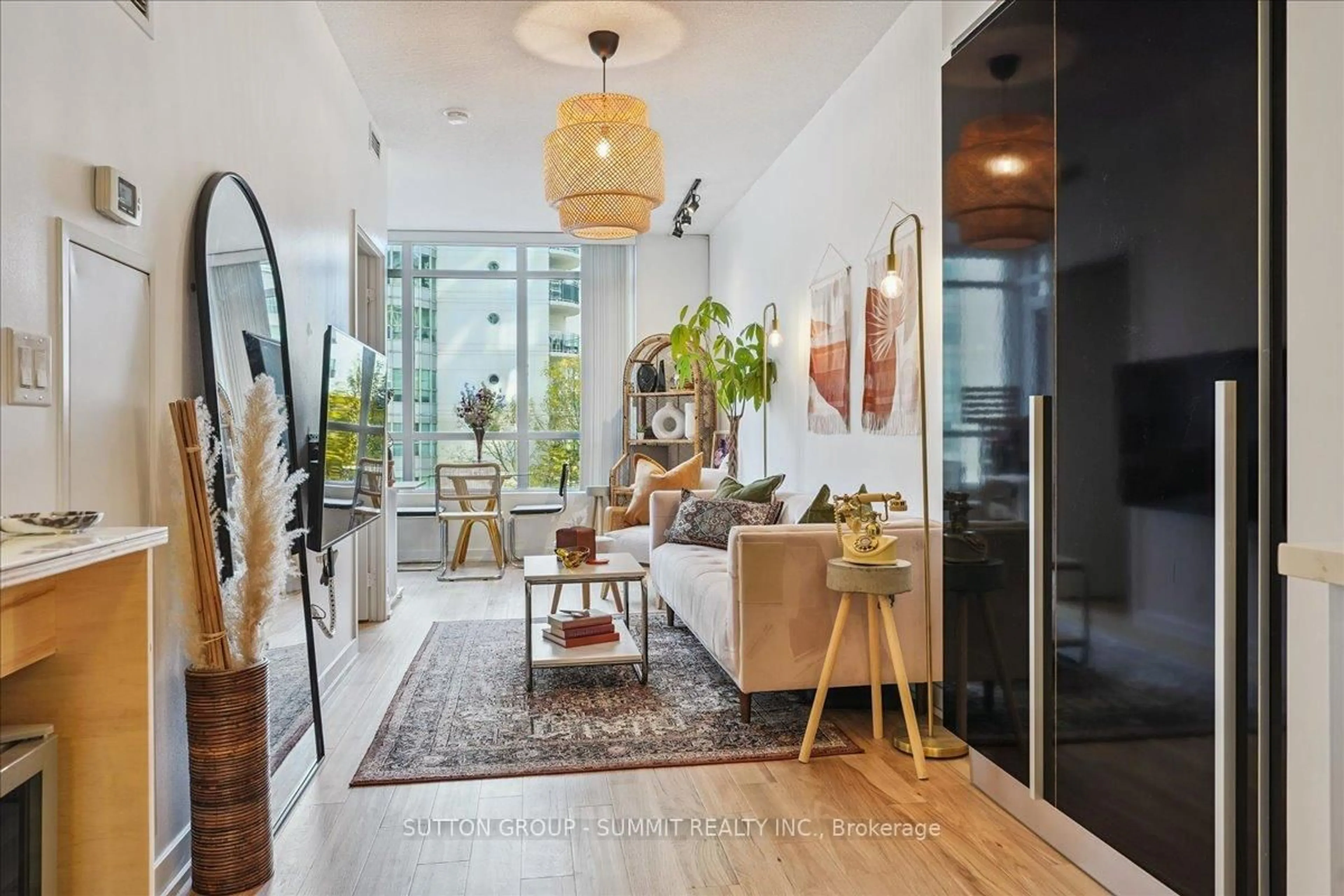 Indoor entryway for 38 Dan Leckie Way #515, Toronto Ontario M5V 2V6