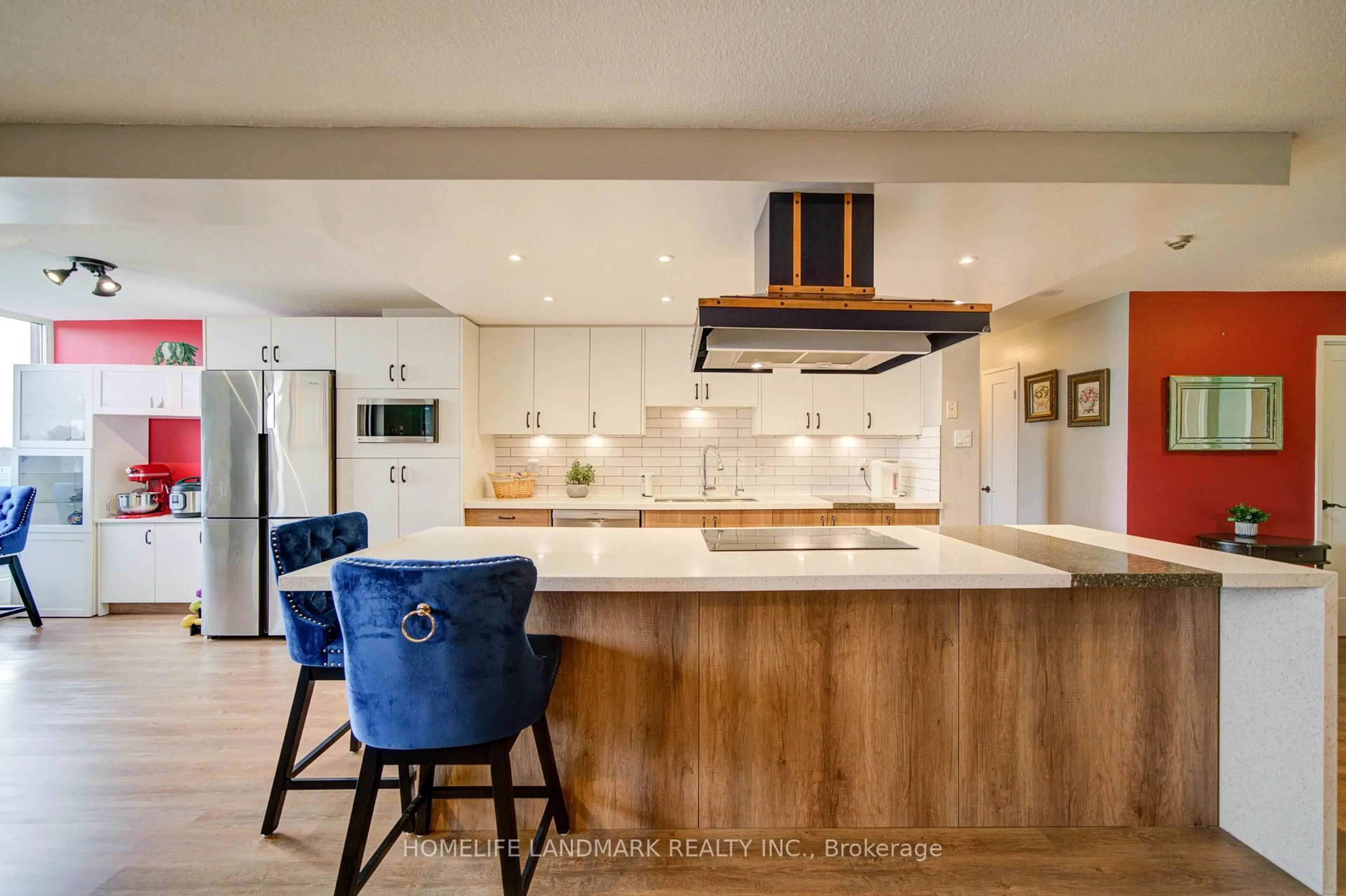 Contemporary kitchen, unknown for 5 Kenneth Ave #608, Toronto Ontario M2N 6M7