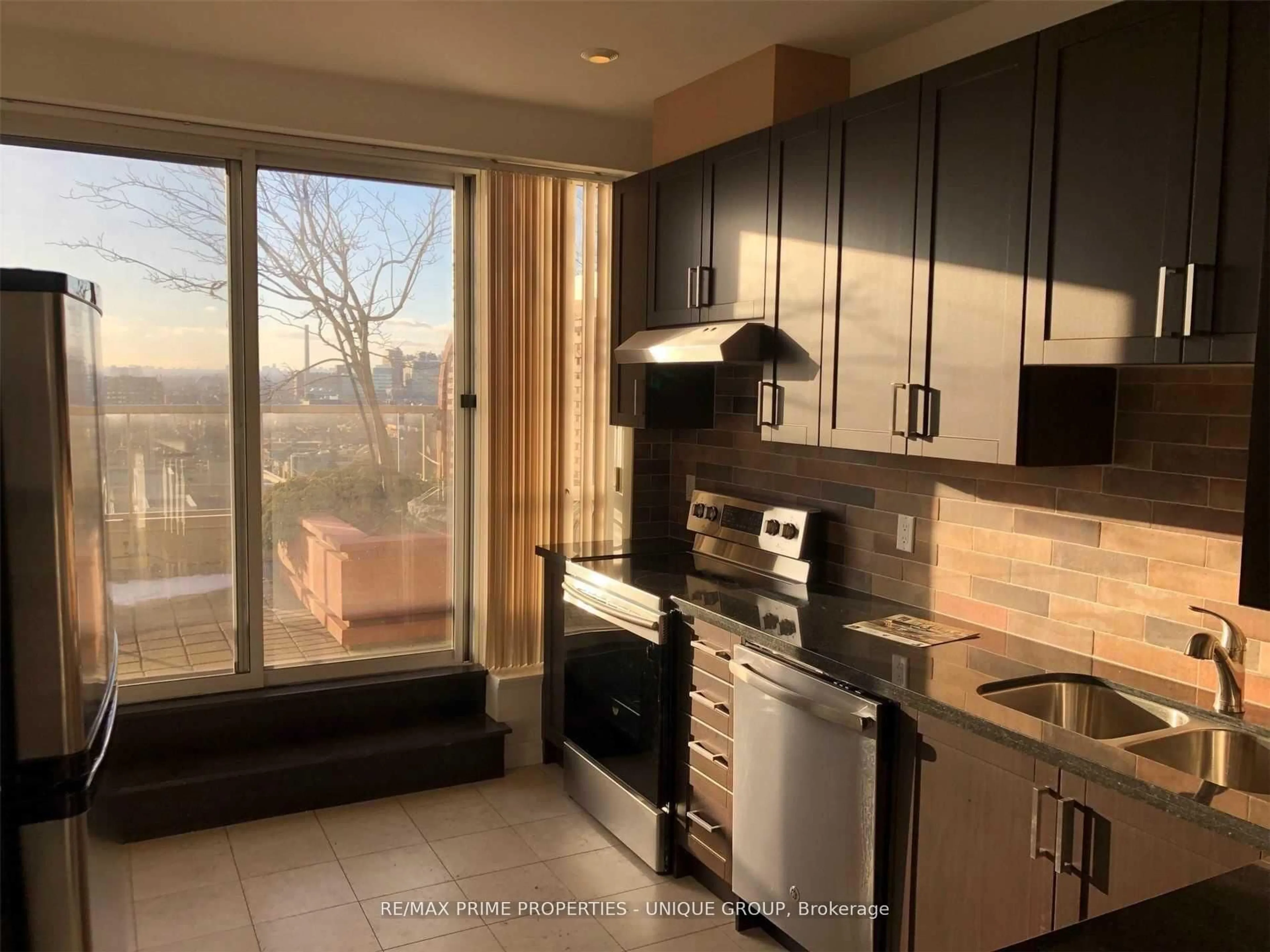 Standard kitchen, unknown for 152 St Patrick St #Ph03, Toronto Ontario M5T 3J9