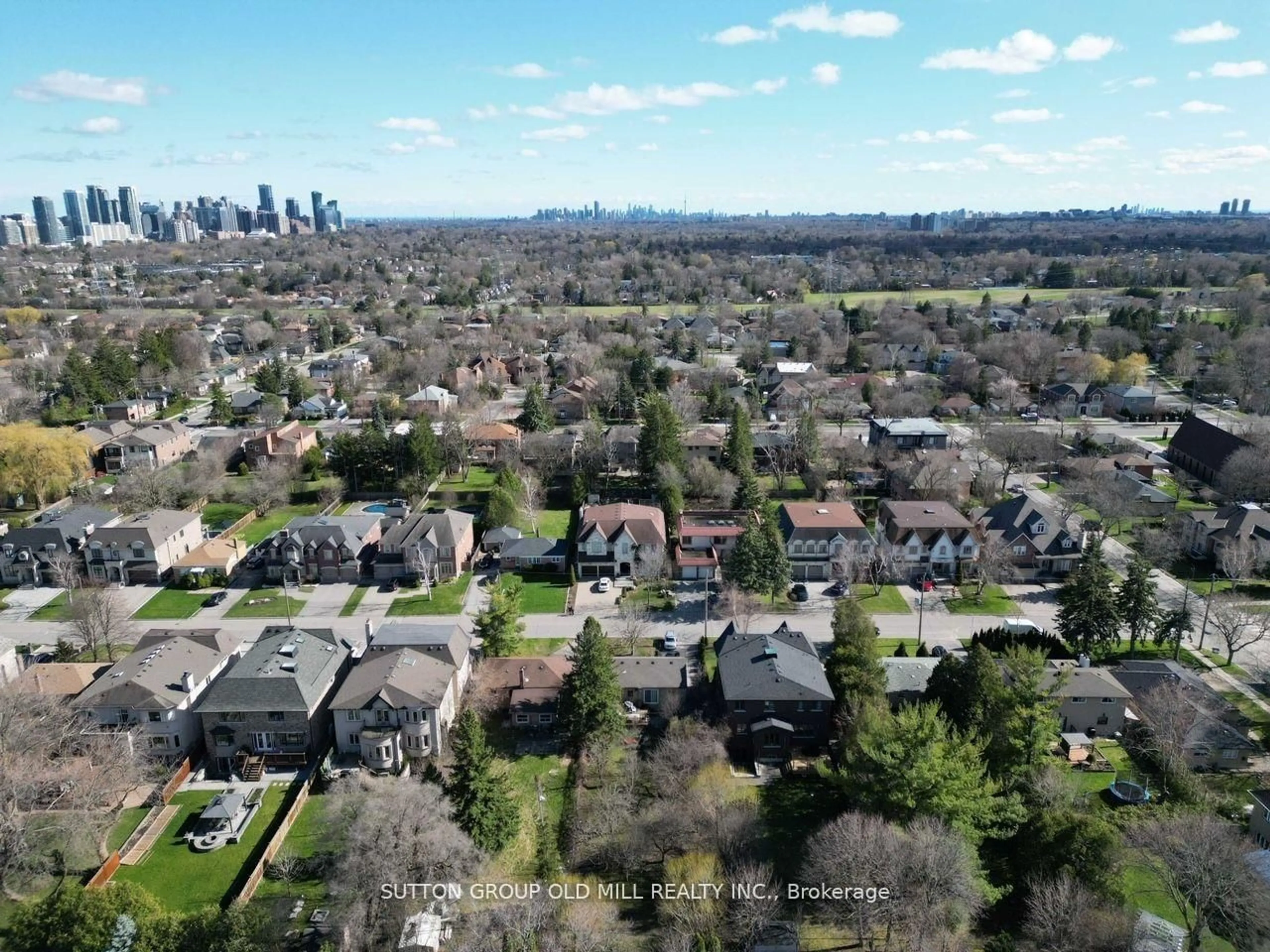 A pic from outside/outdoor area/front of a property/back of a property/a pic from drone, city buildings view from balcony for 96 Caines Ave, Toronto Ontario M2R 2L3