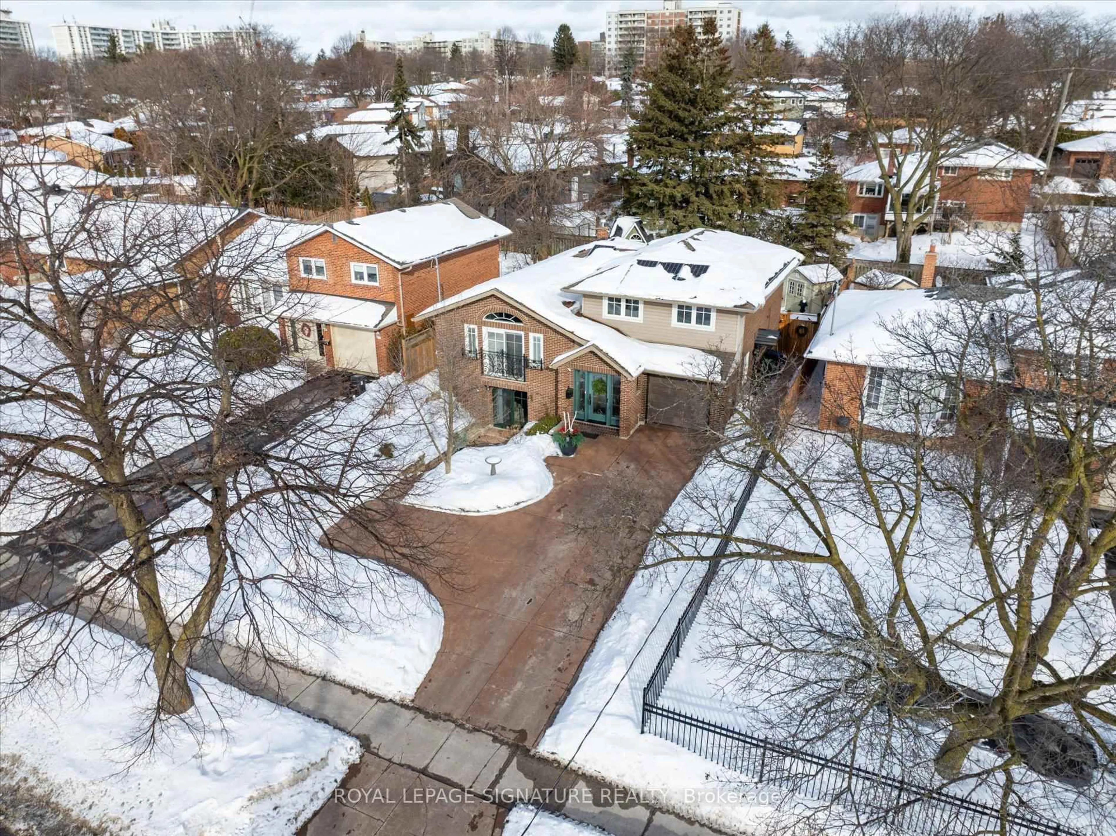 A pic from outside/outdoor area/front of a property/back of a property/a pic from drone, street for 185 Sloane Ave, Toronto Ontario M4A 2C5