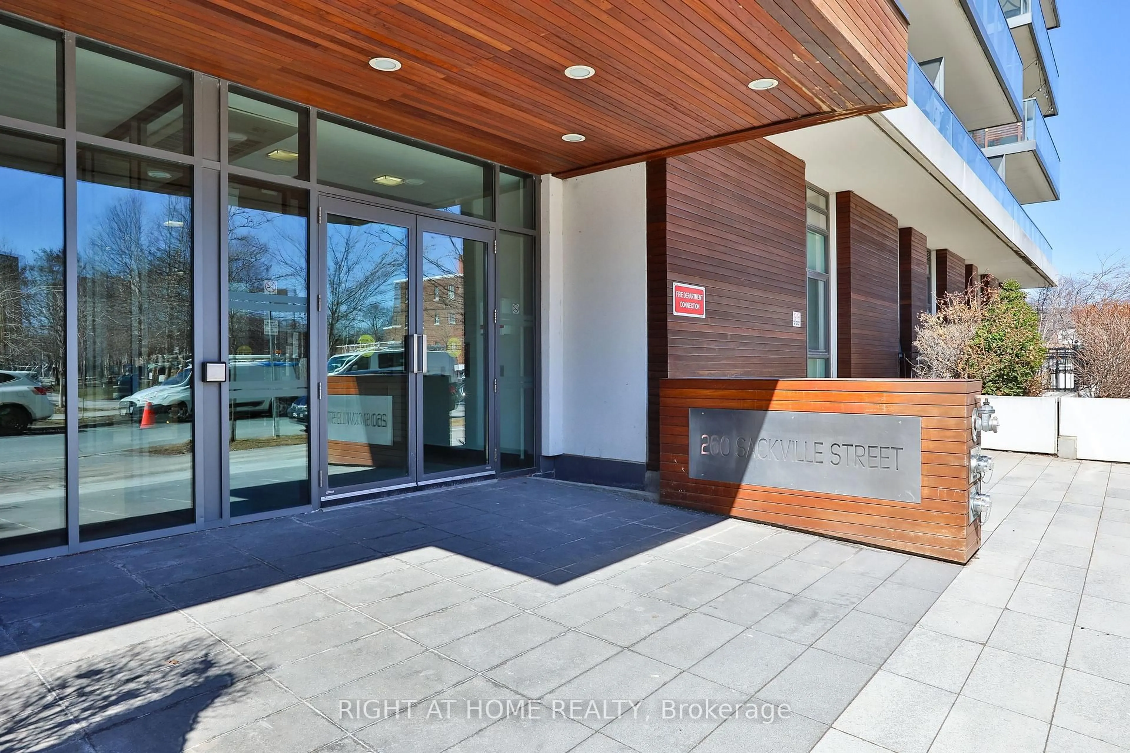 Indoor foyer for 260 Sackville St #208, Toronto Ontario M5A 0B3