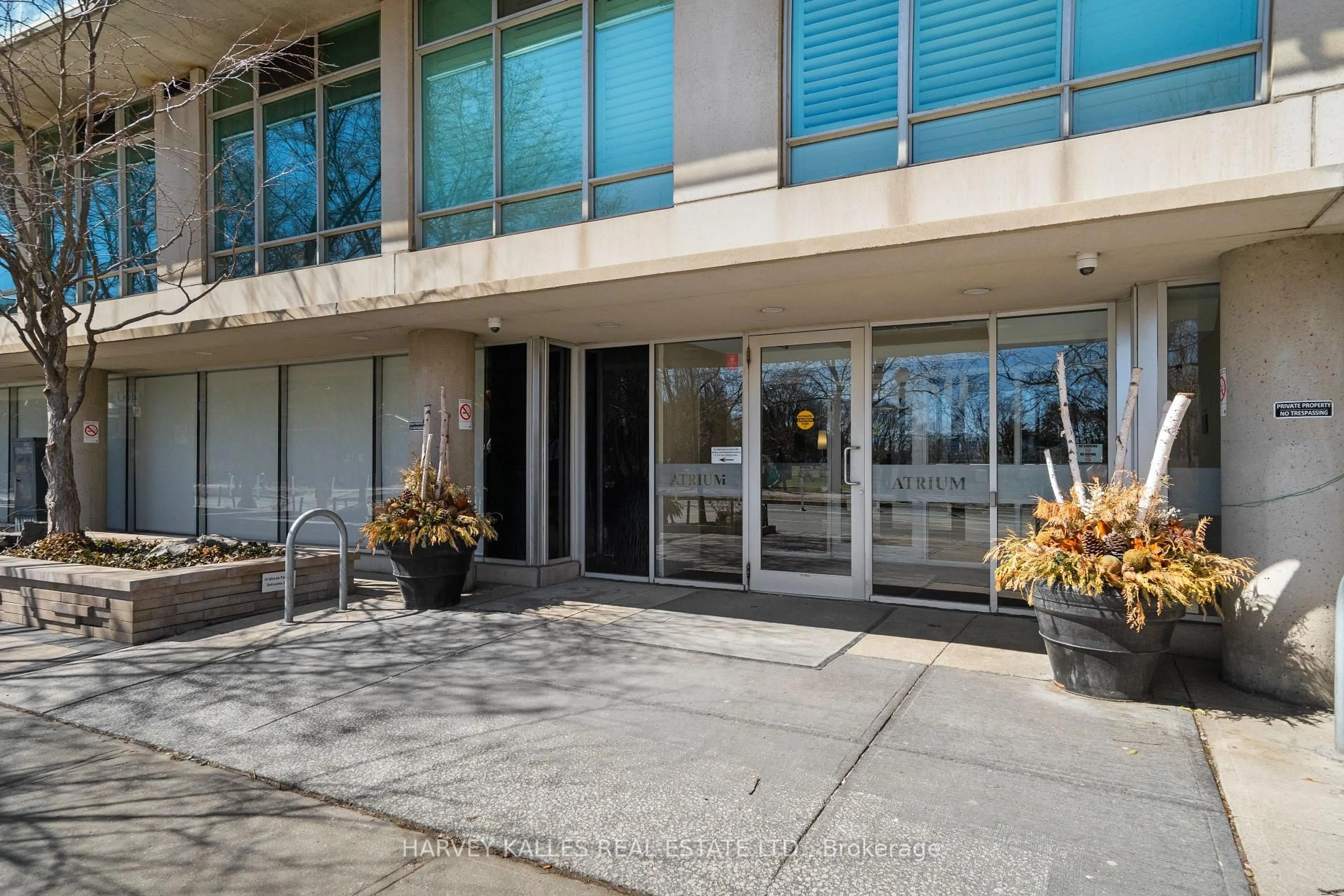 Indoor foyer for 650 Queens Quay #803, Toronto Ontario M5V 3N2