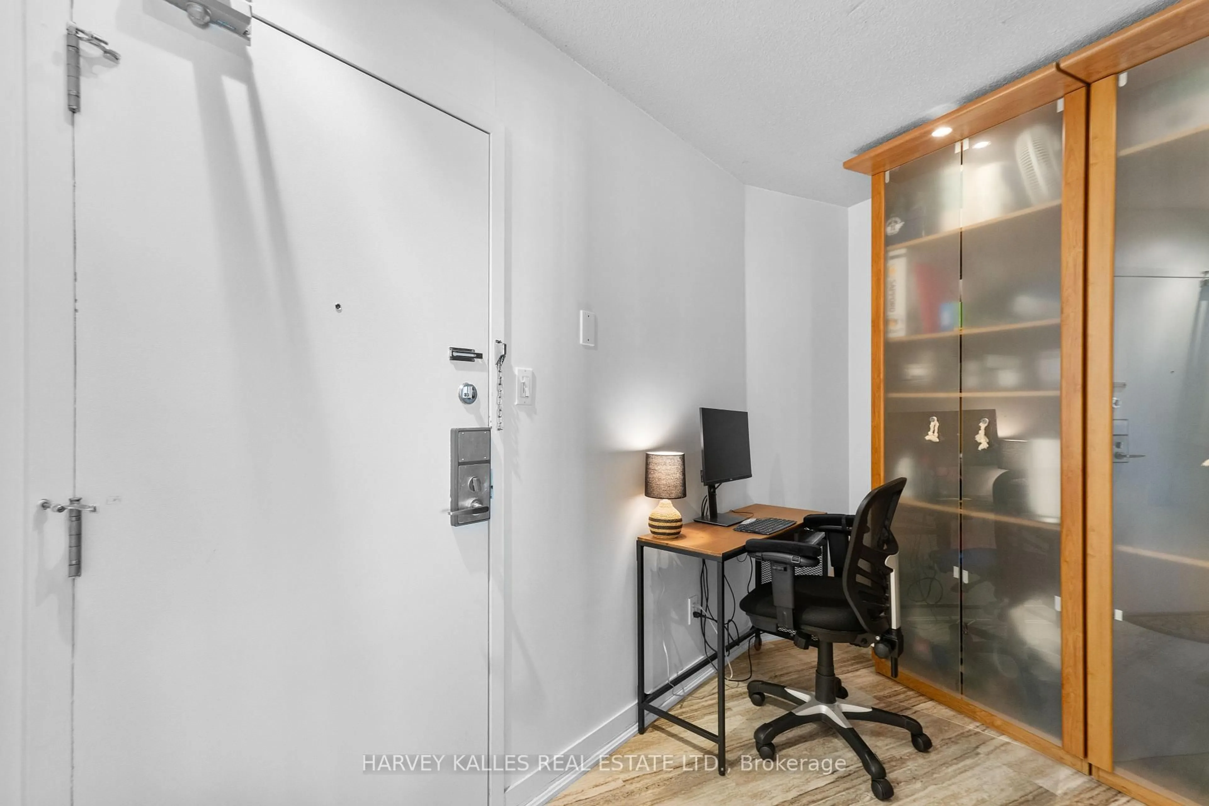 A pic of a room for 650 Queens Quay #803, Toronto Ontario M5V 3N2