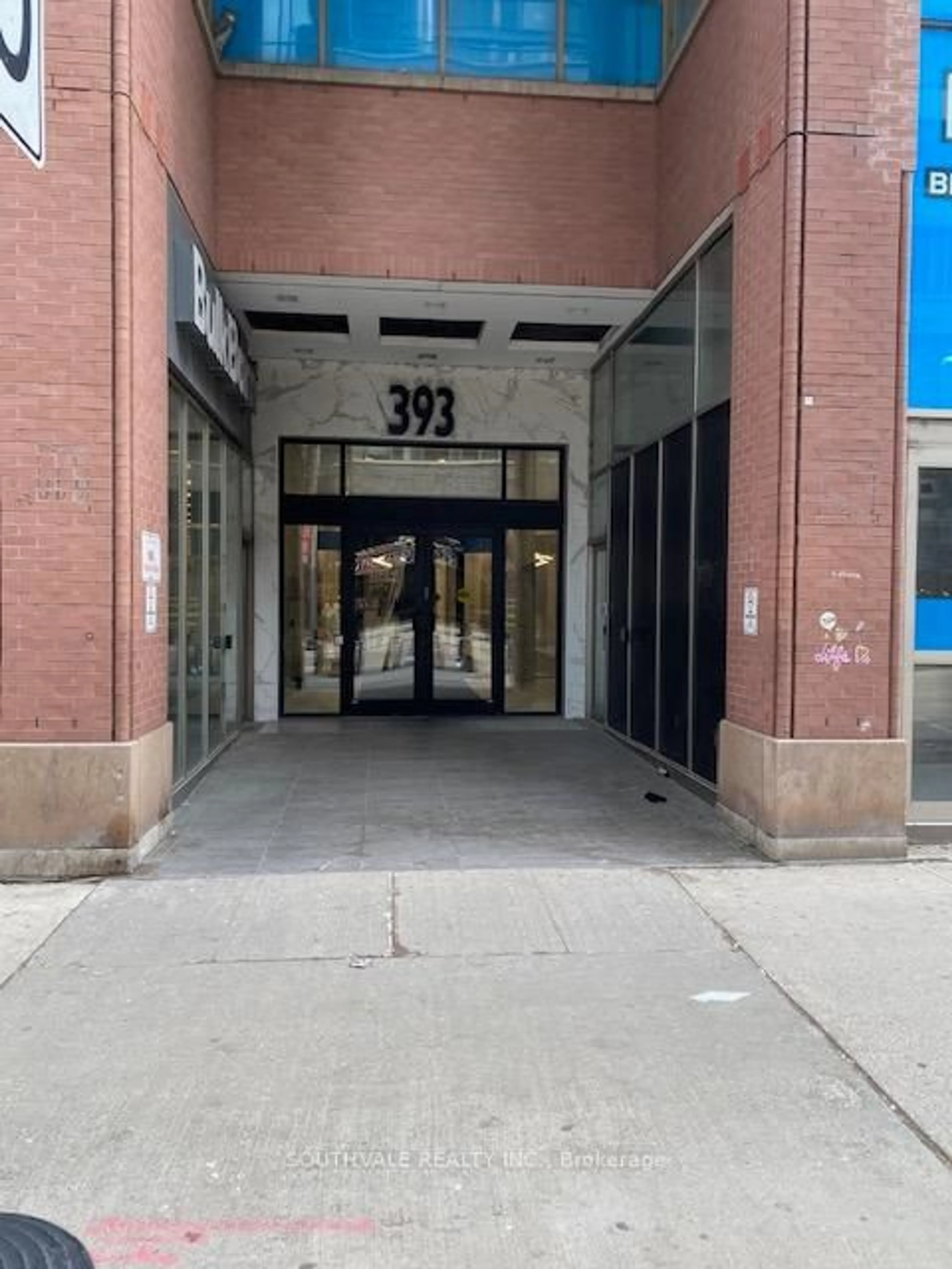 Indoor foyer for 393 King St. W #1107, Toronto Ontario M5V 3G8