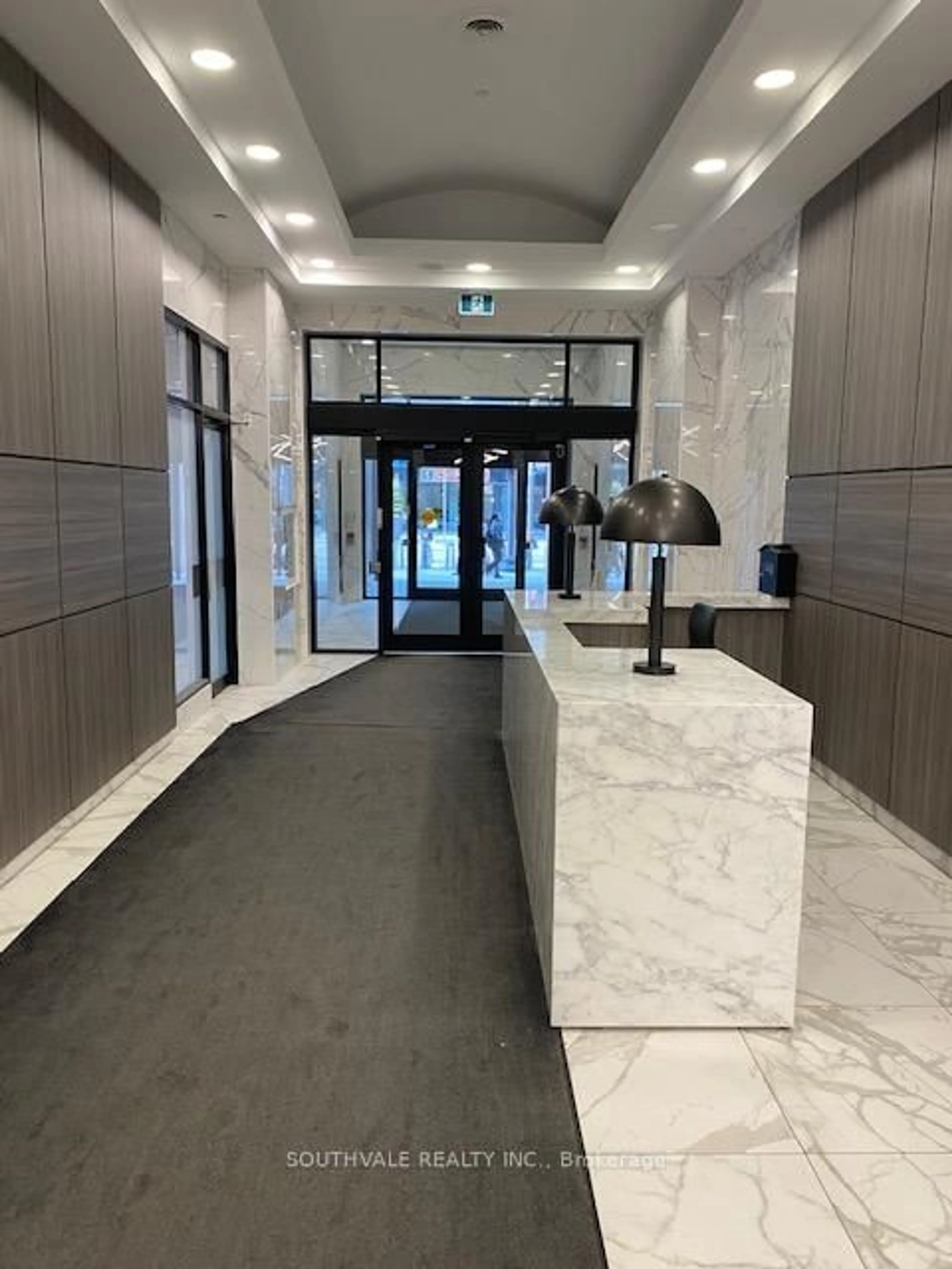 Indoor foyer for 393 King St. W #1107, Toronto Ontario M5V 3G8