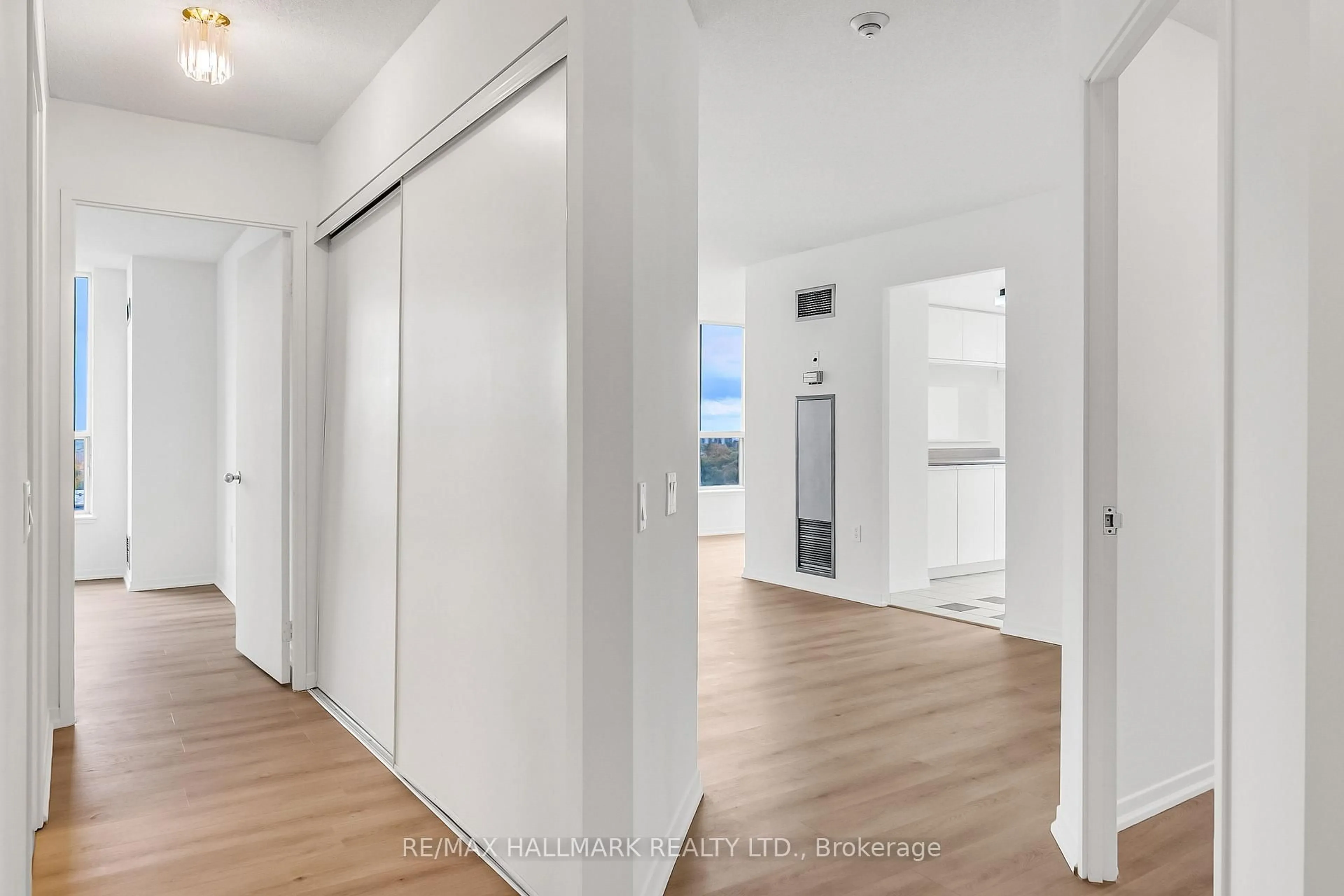 Indoor entryway for 21 Overlea Blvd #1103, Toronto Ontario M4H 1P2