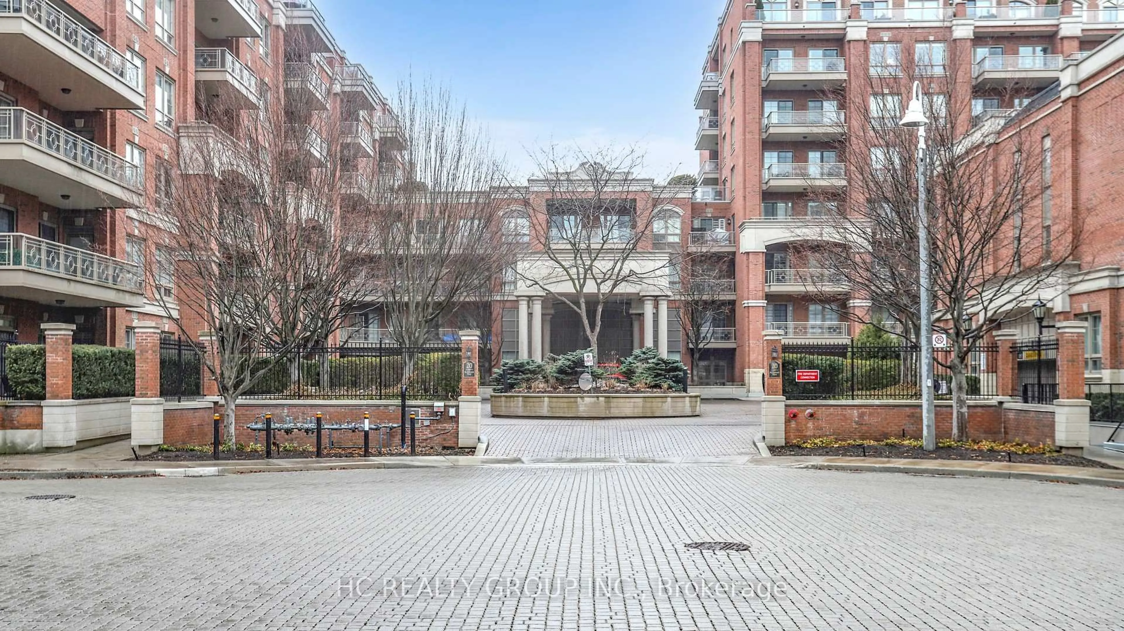 Patio, unknown for 20 Burkebrook Pl #322, Toronto Ontario M4G 0A1