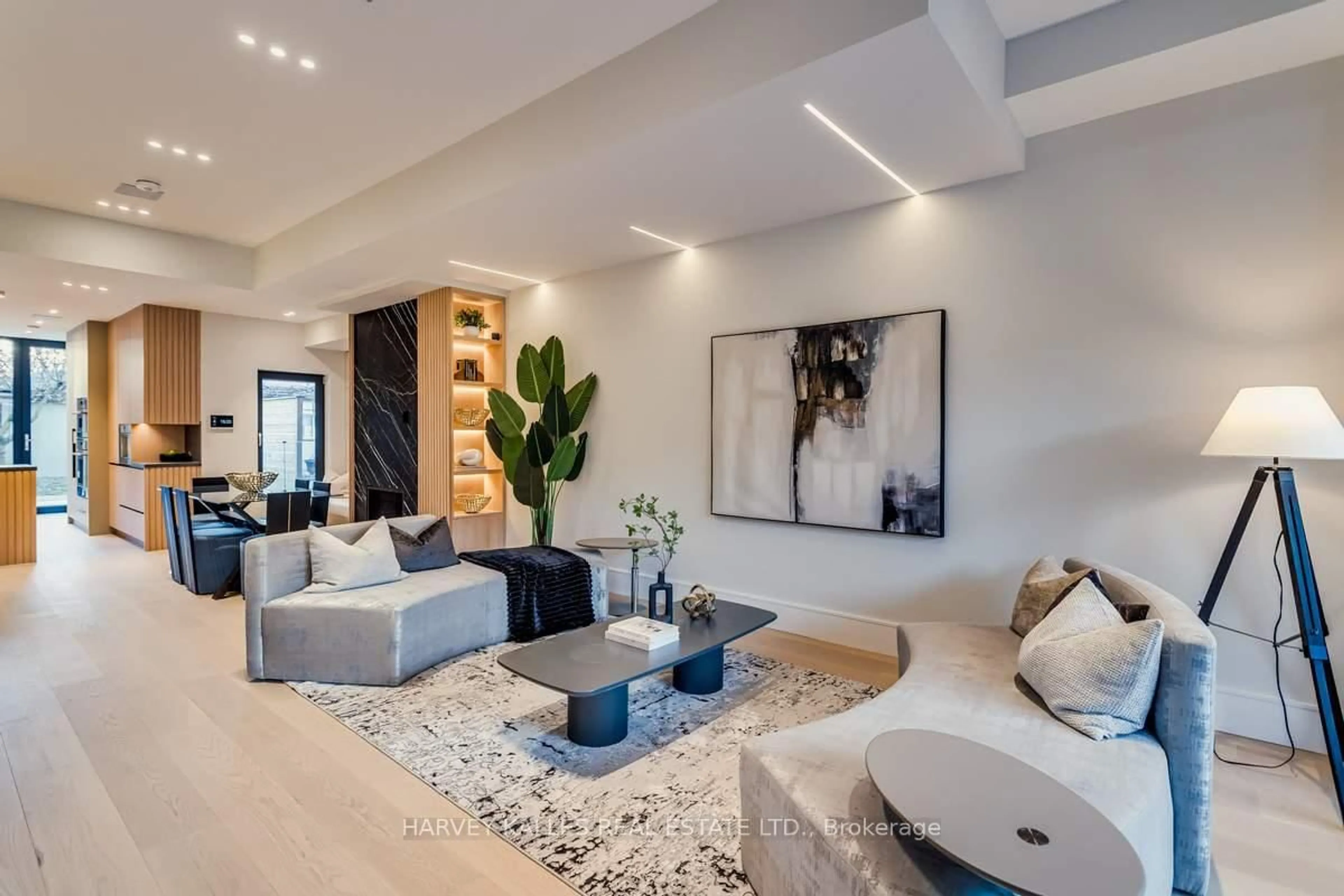 Living room with furniture, unknown for 179 Palmerston Ave, Toronto Ontario M6J 2J3