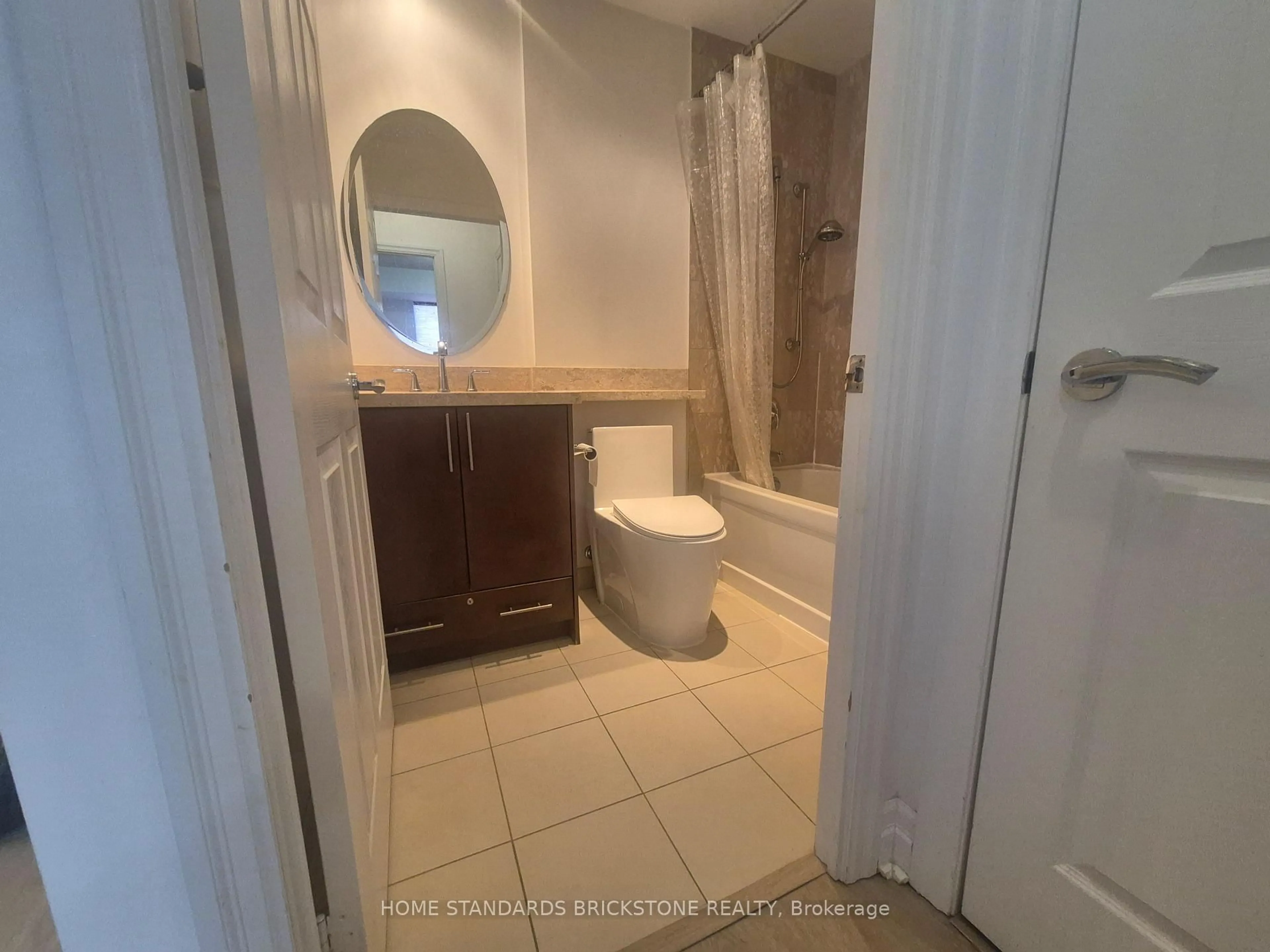 Standard bathroom, ceramic/tile floor for 35 Balmuto St #1703, Toronto Ontario M4Y 0A3