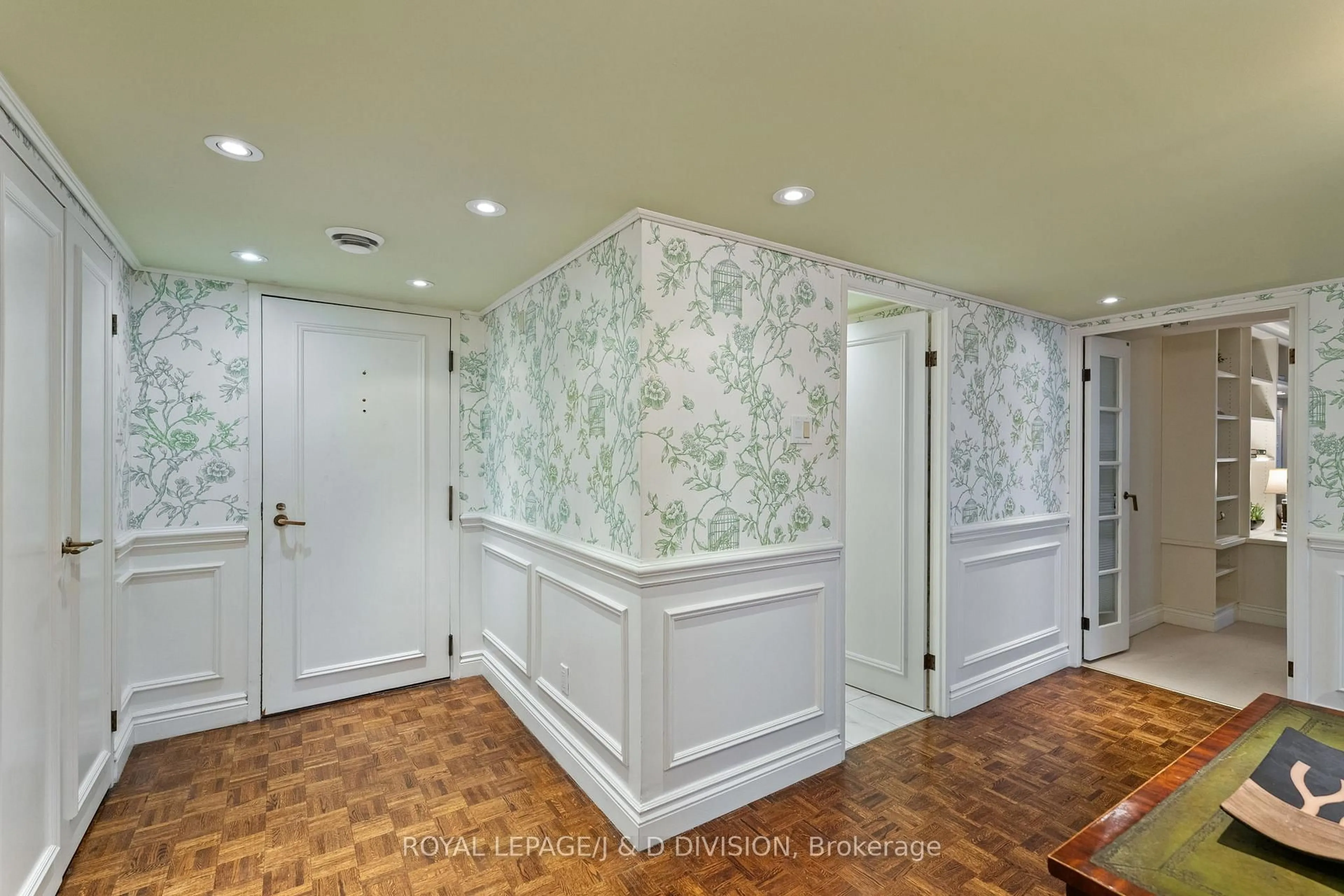 Indoor foyer for 63 St Clair Ave #1405, Toronto Ontario M4V 2Y9