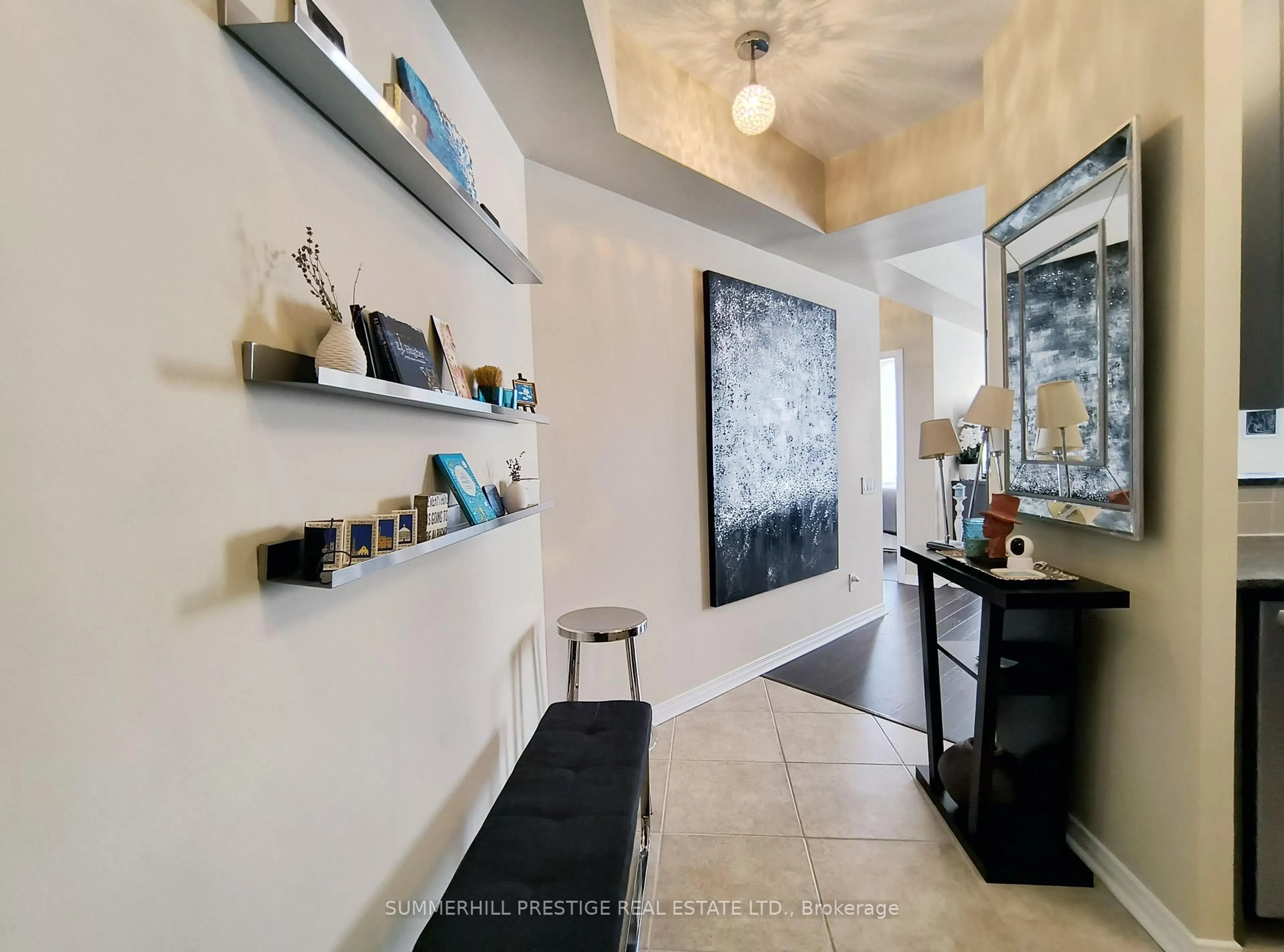 Indoor entryway for 451 Rosewell Ave #501, Toronto Ontario M4R 2H8