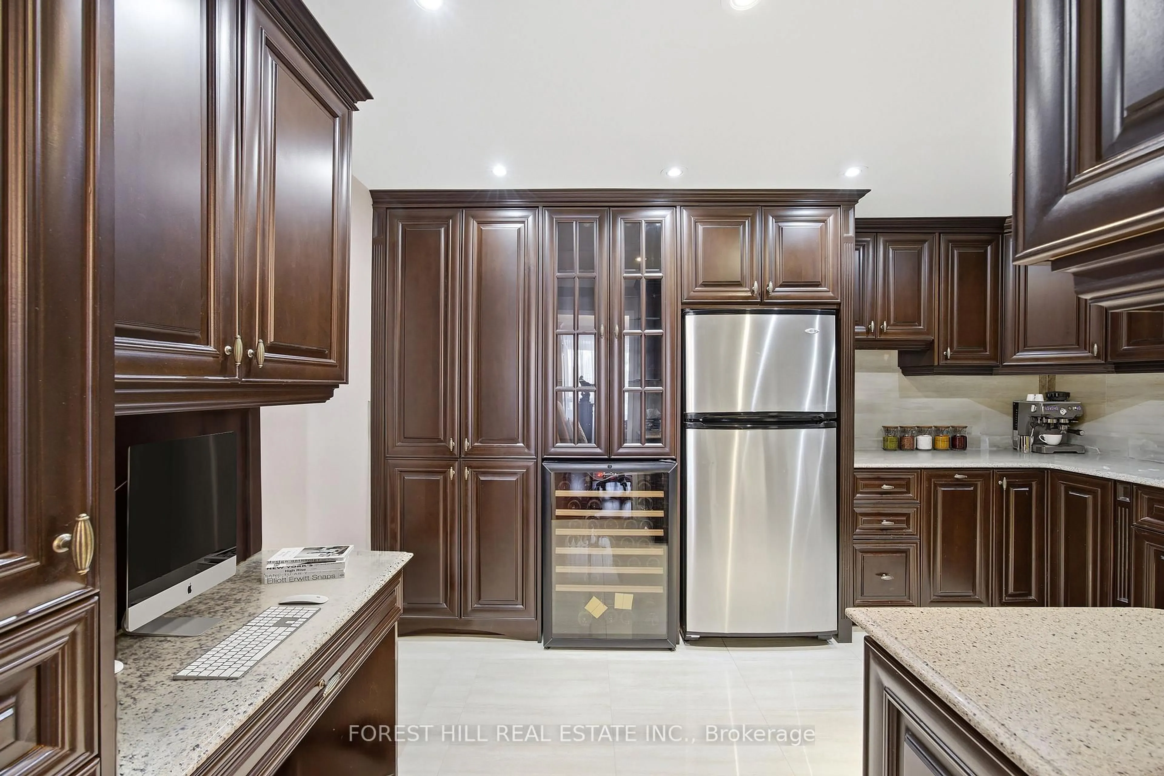 Unknown for 19 Lower Village Gate #507, Toronto Ontario M5P 3L9