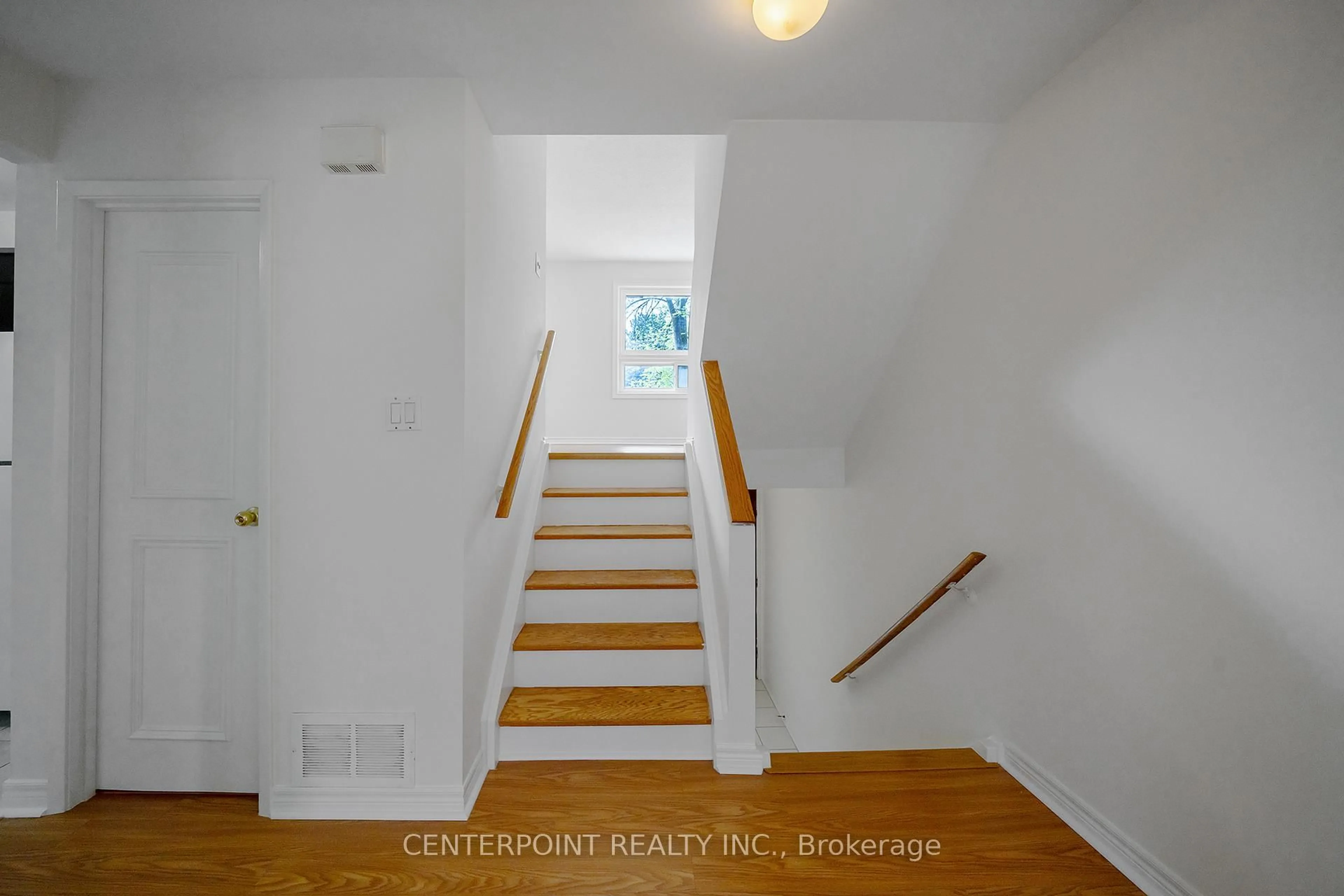 Stairs for 42 Sego Royal Way, Toronto Ontario M2H 1L5